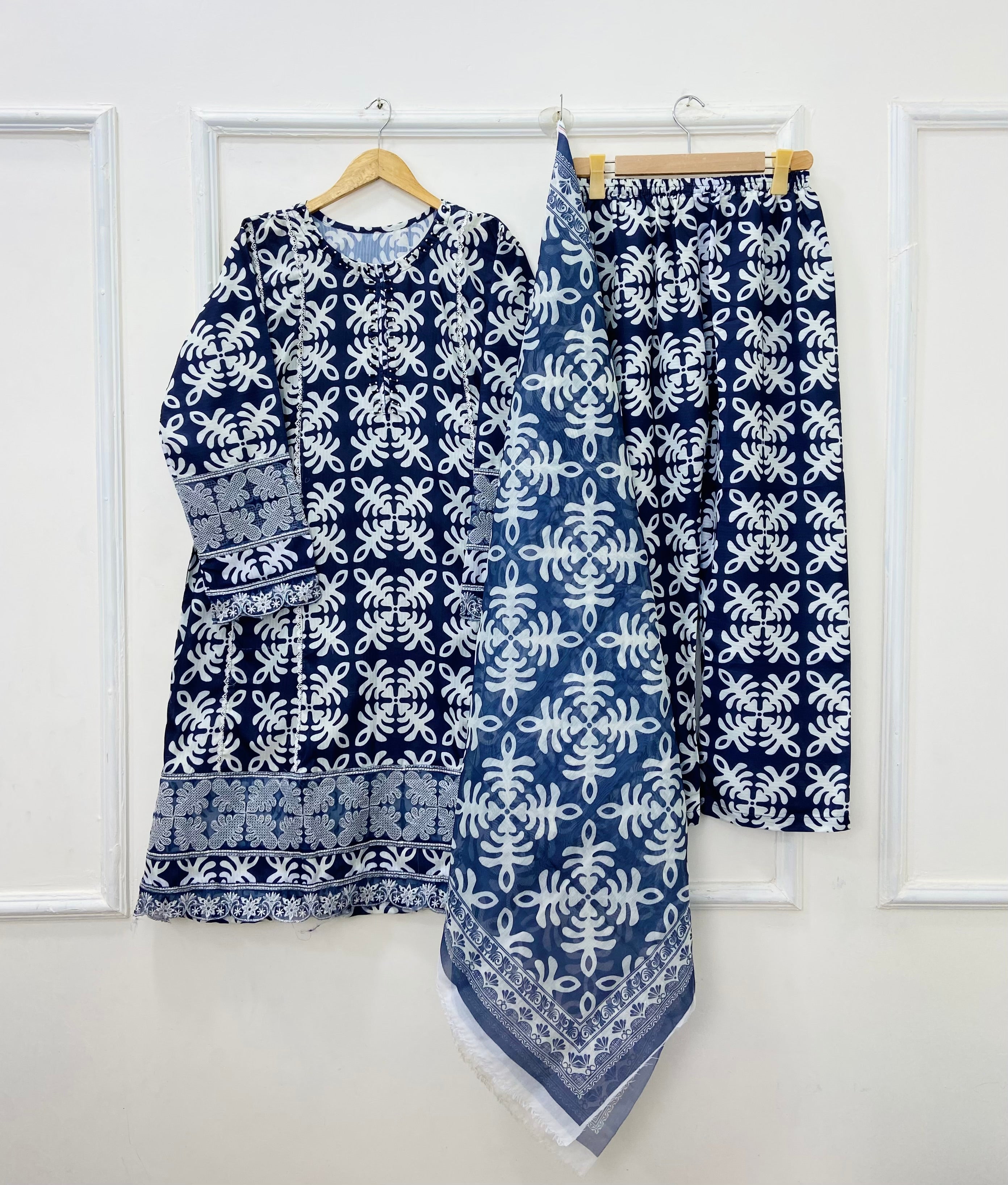 Traditional Embroidered 3PC (Bana Dora Silk) D-429