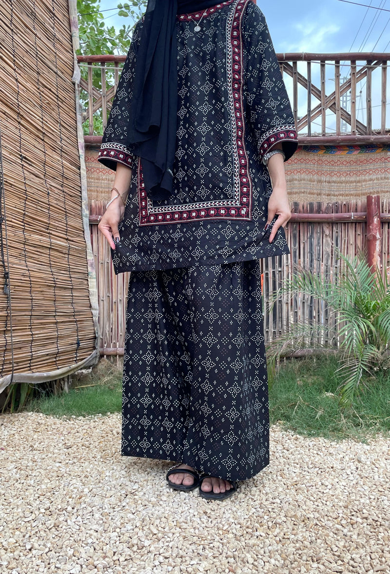 Embroidered Farshi 3PC (Lawn) 18