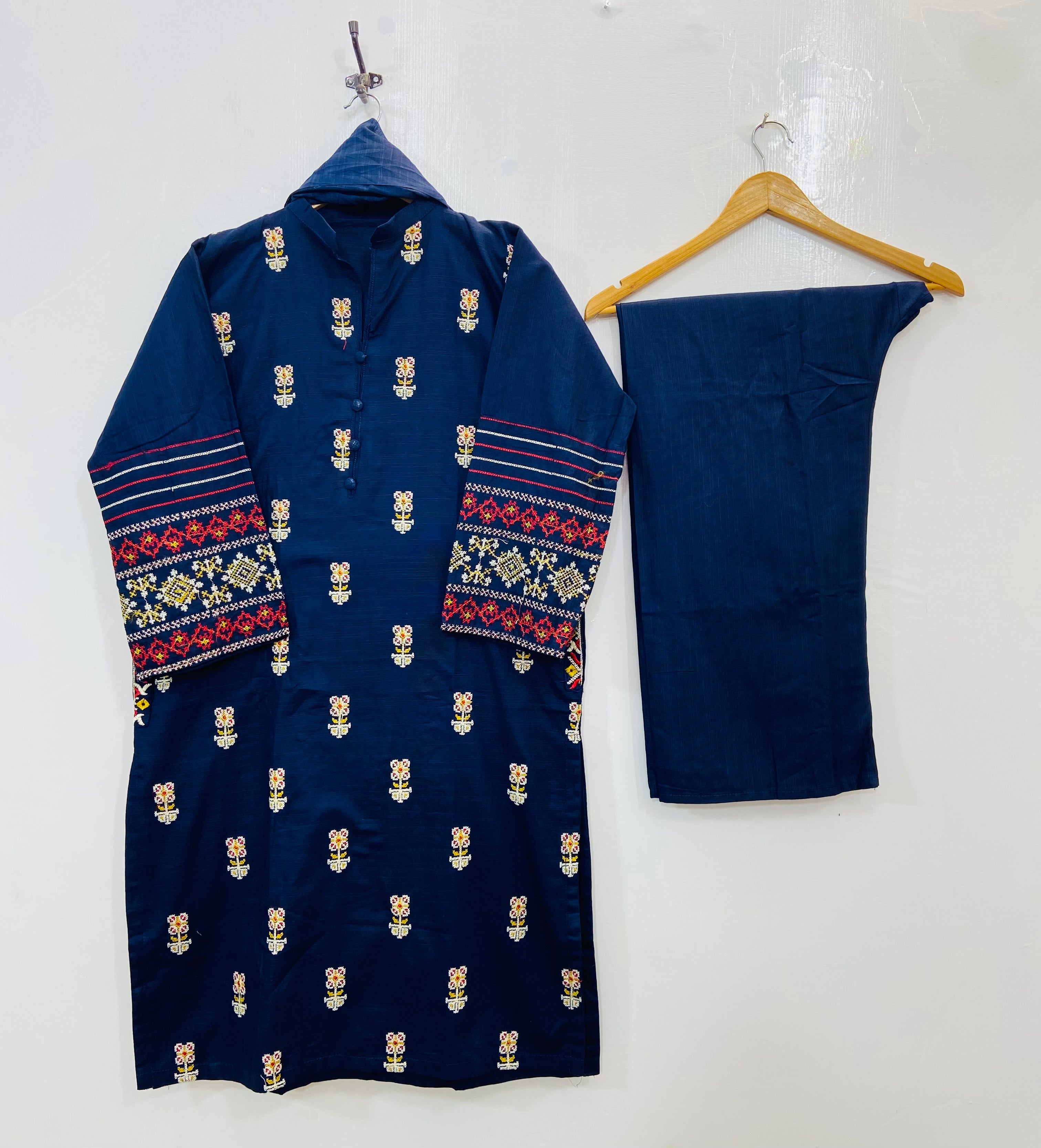 Pocket Embroidered 3PC (Best Selling) (Khaddar) D-125