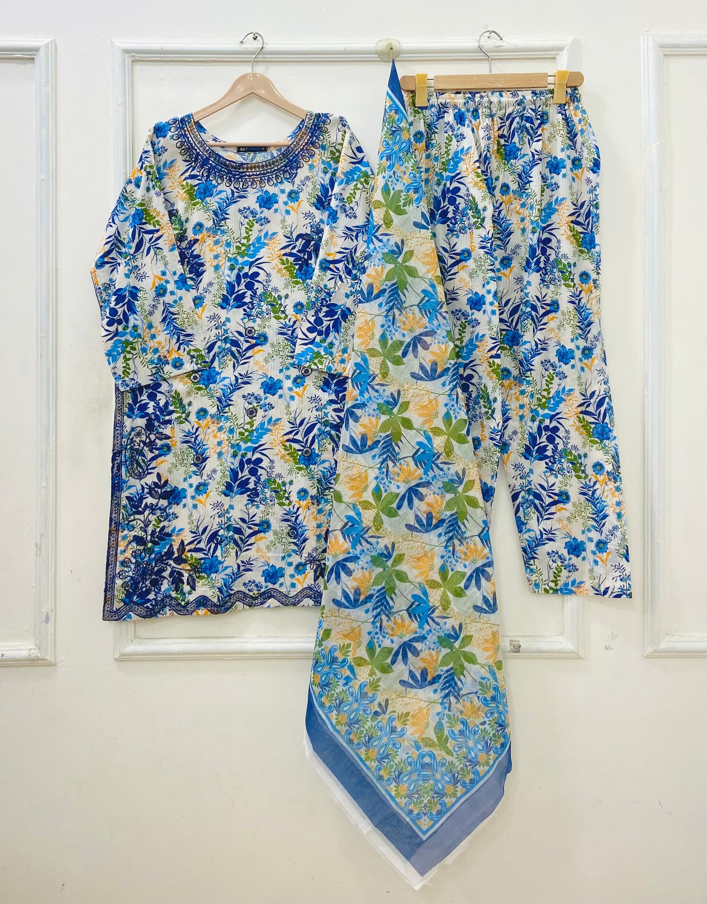 Article no: D-673 Bana Dora Lawn