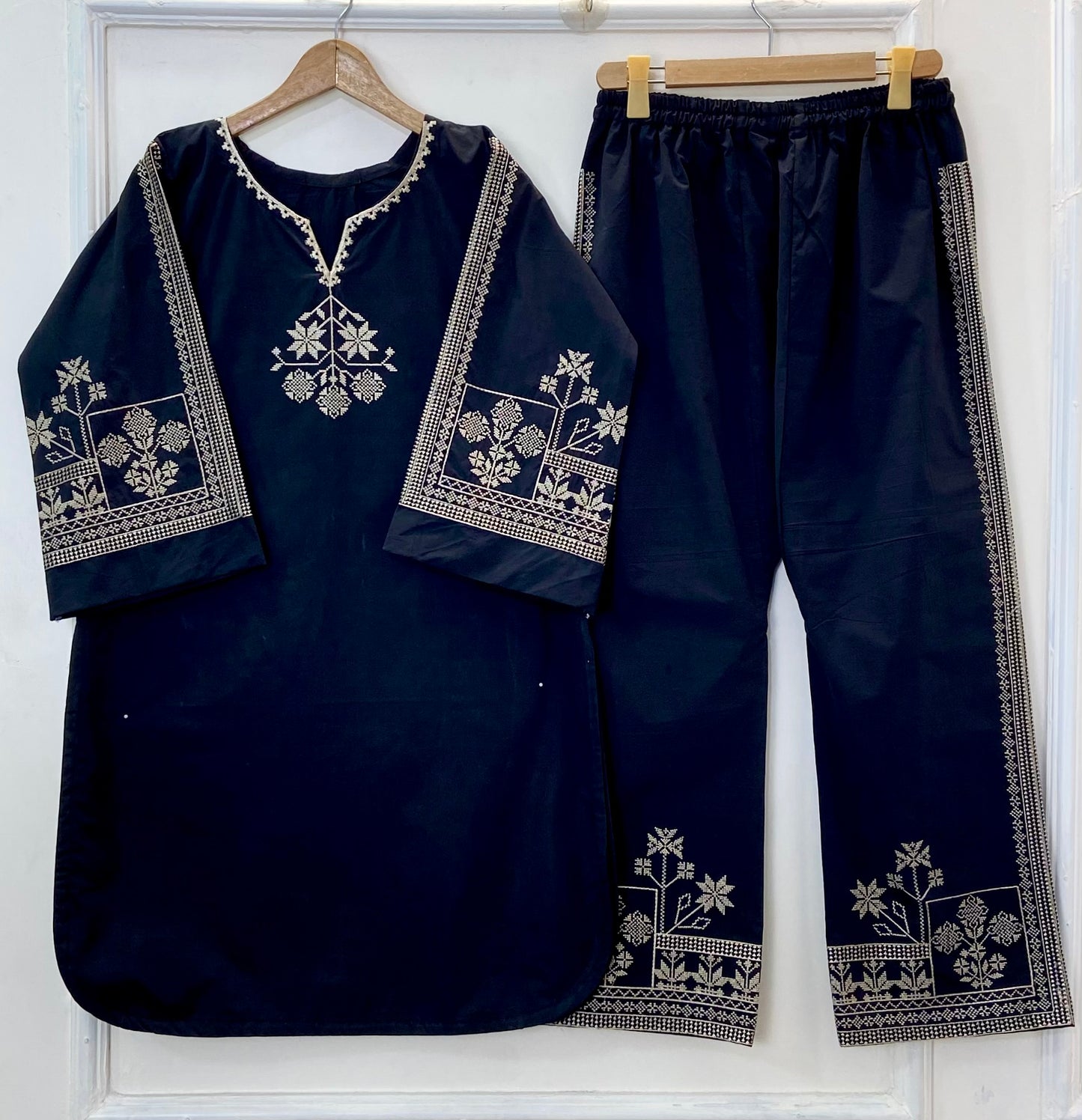 Cross-Stitch Embroidered 2PC (Cotton) (Hit Code) D-329