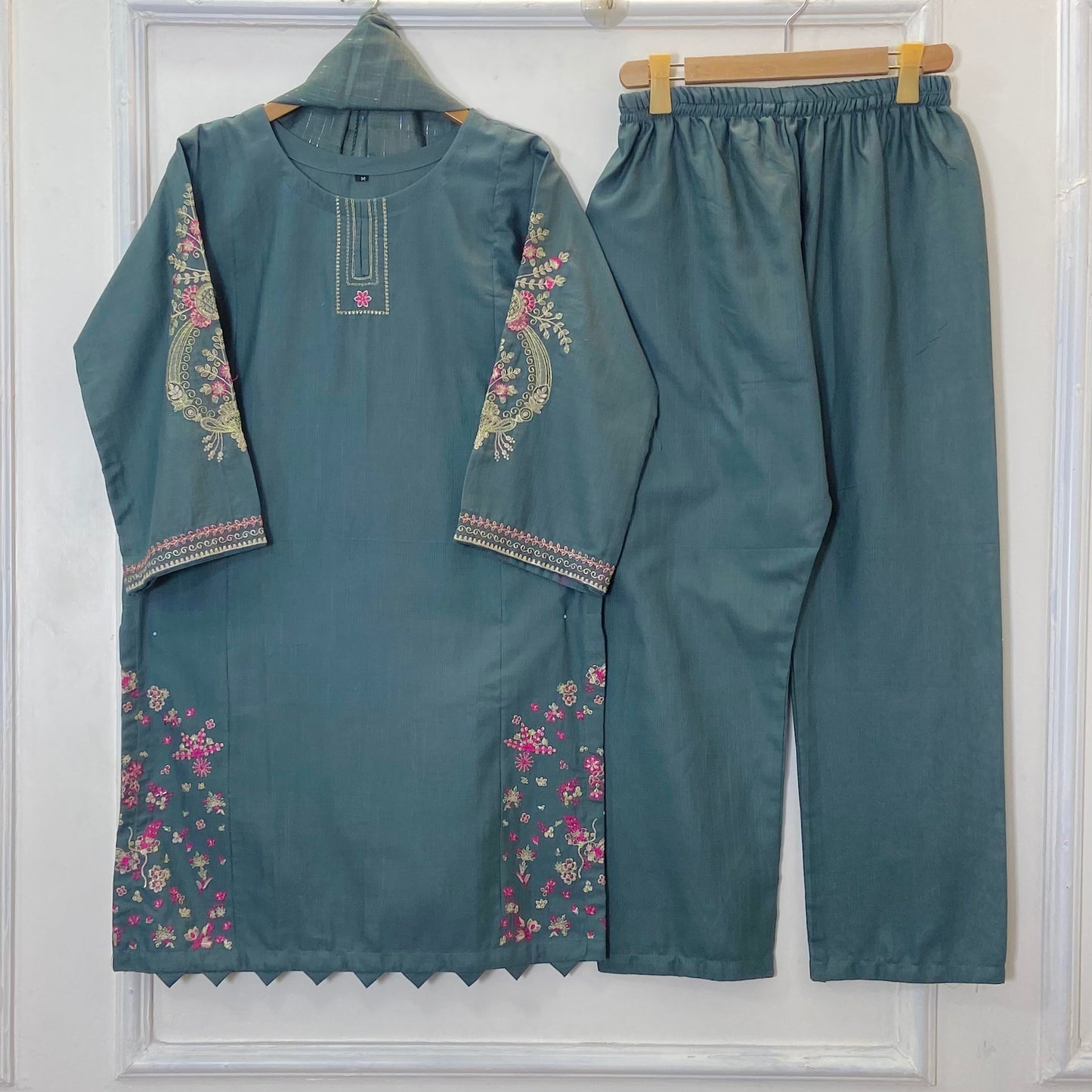 Petal Posh Embroidered 3PC (Khaddar) D-298