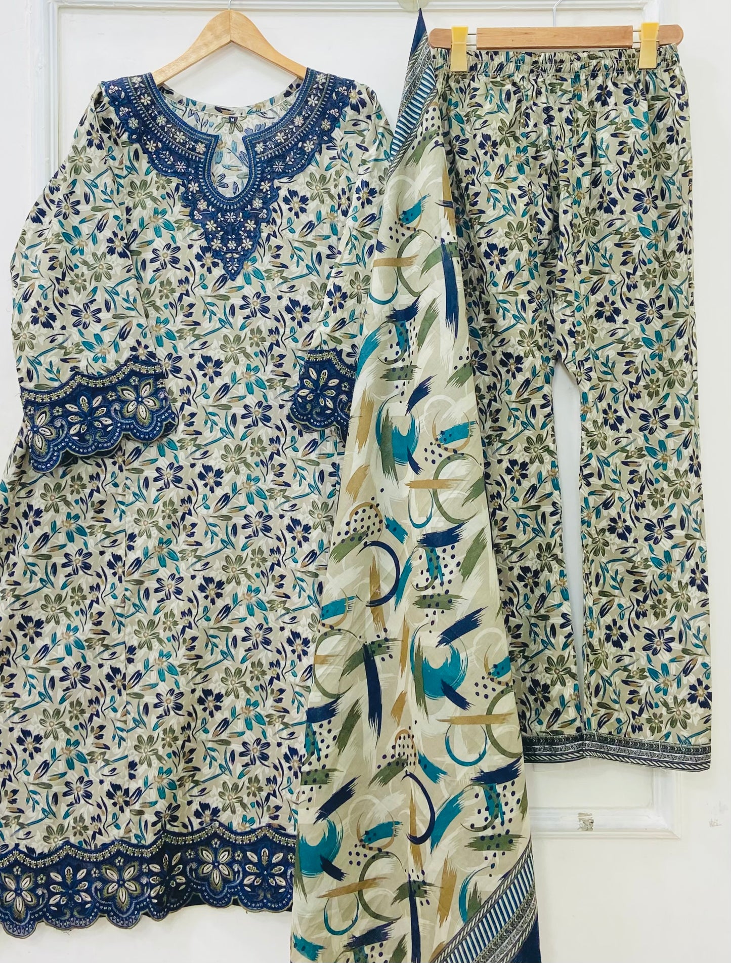 Article no: D-714| Premium Lawn 3piece