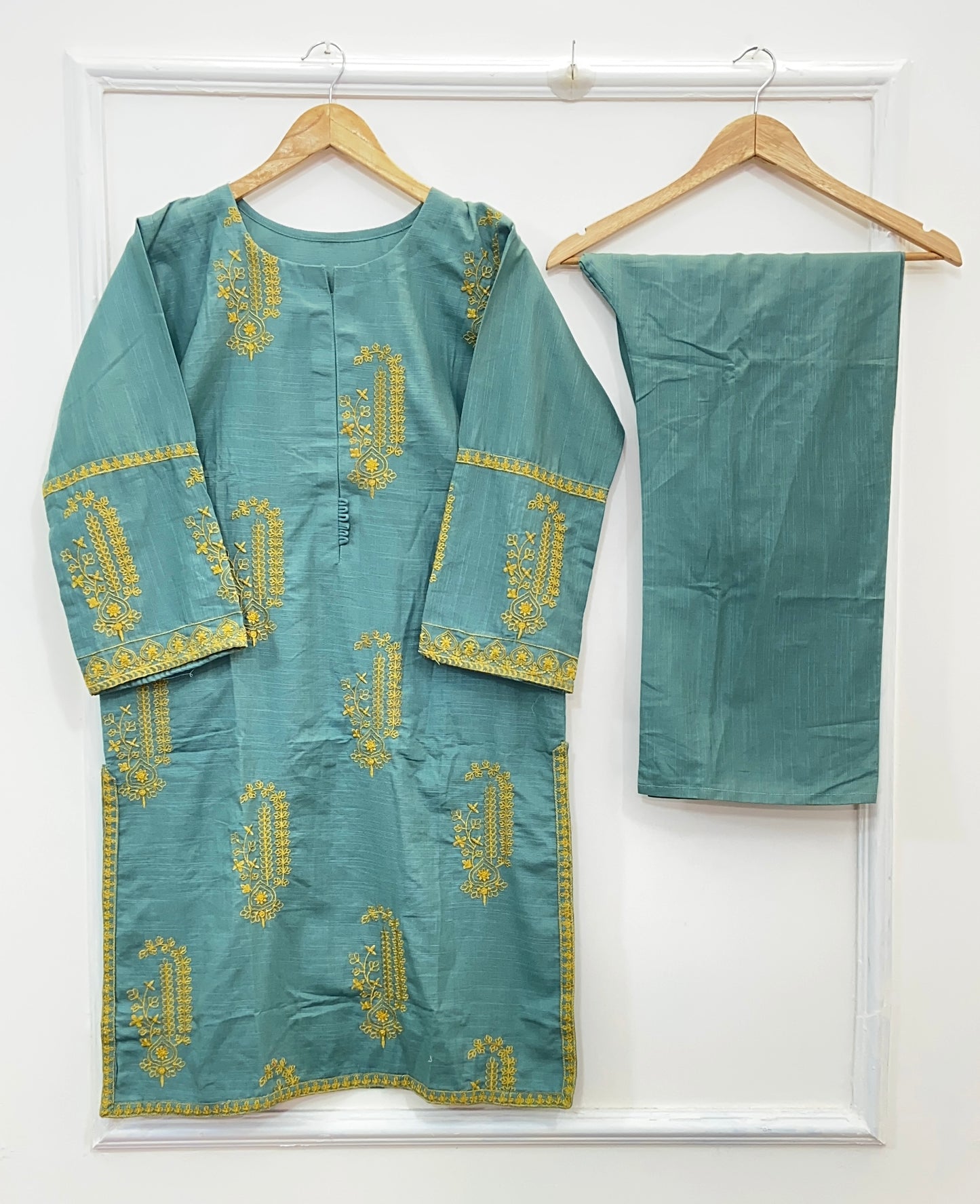 Embroidered Elegia 2PC (Khaddar) D-161