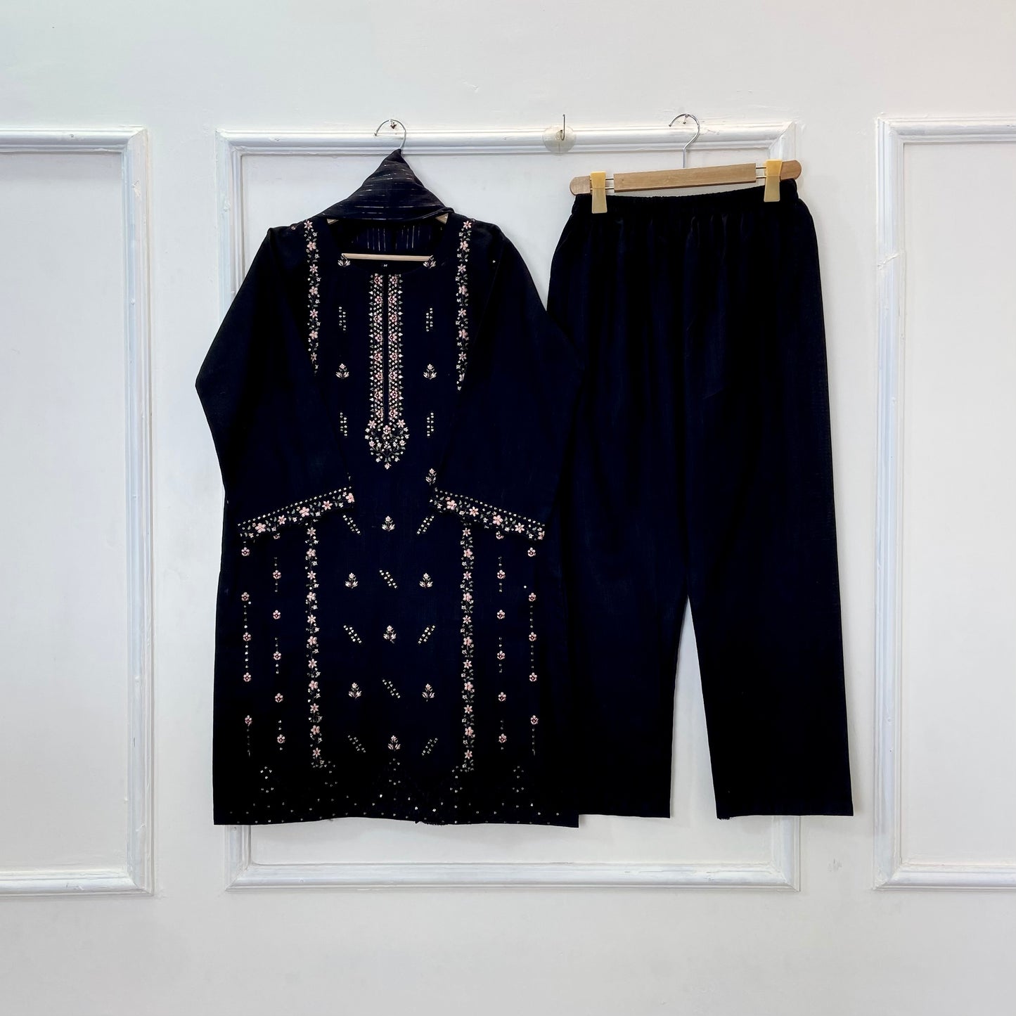Classic Embroidered 3PC (Khaddar) D-307