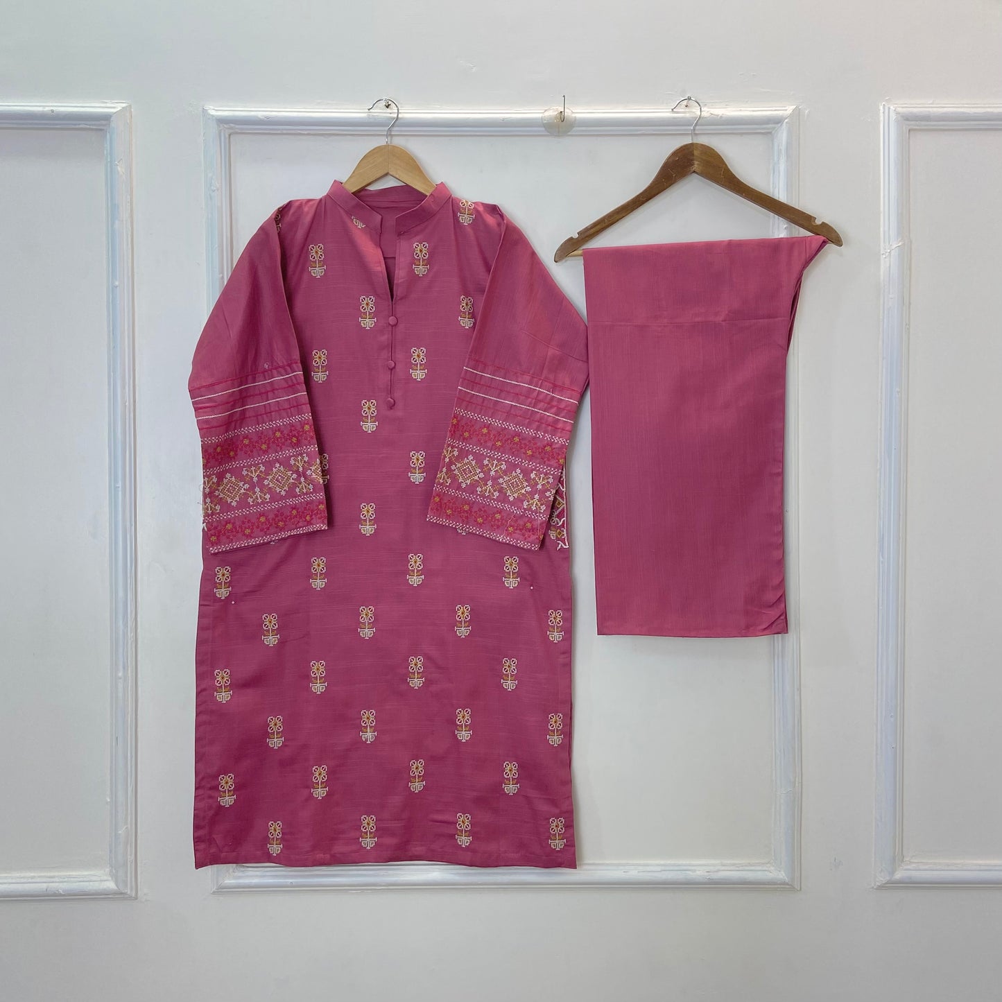 Embroidered Pocket Perfect 2PC (Khaddar) (Best Seller) 
D-318