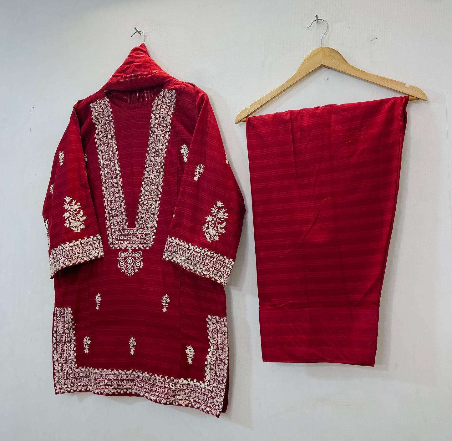 Embroidered Farshi 3PC (Cotton Lawn) D-69