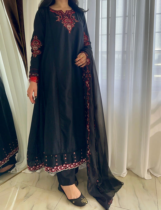 Siyah | Embroidered Frock 3PC D-696