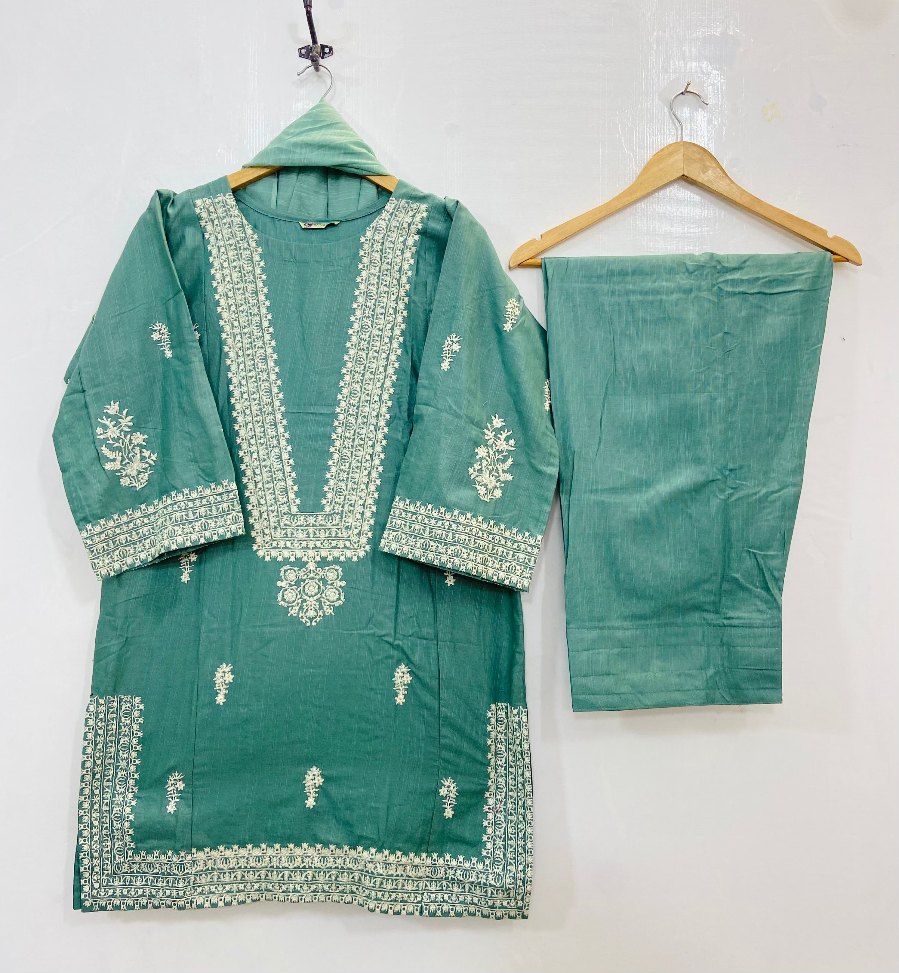 Embroidered Farshi 3PC (Khaddar) (Best Selling) D-136