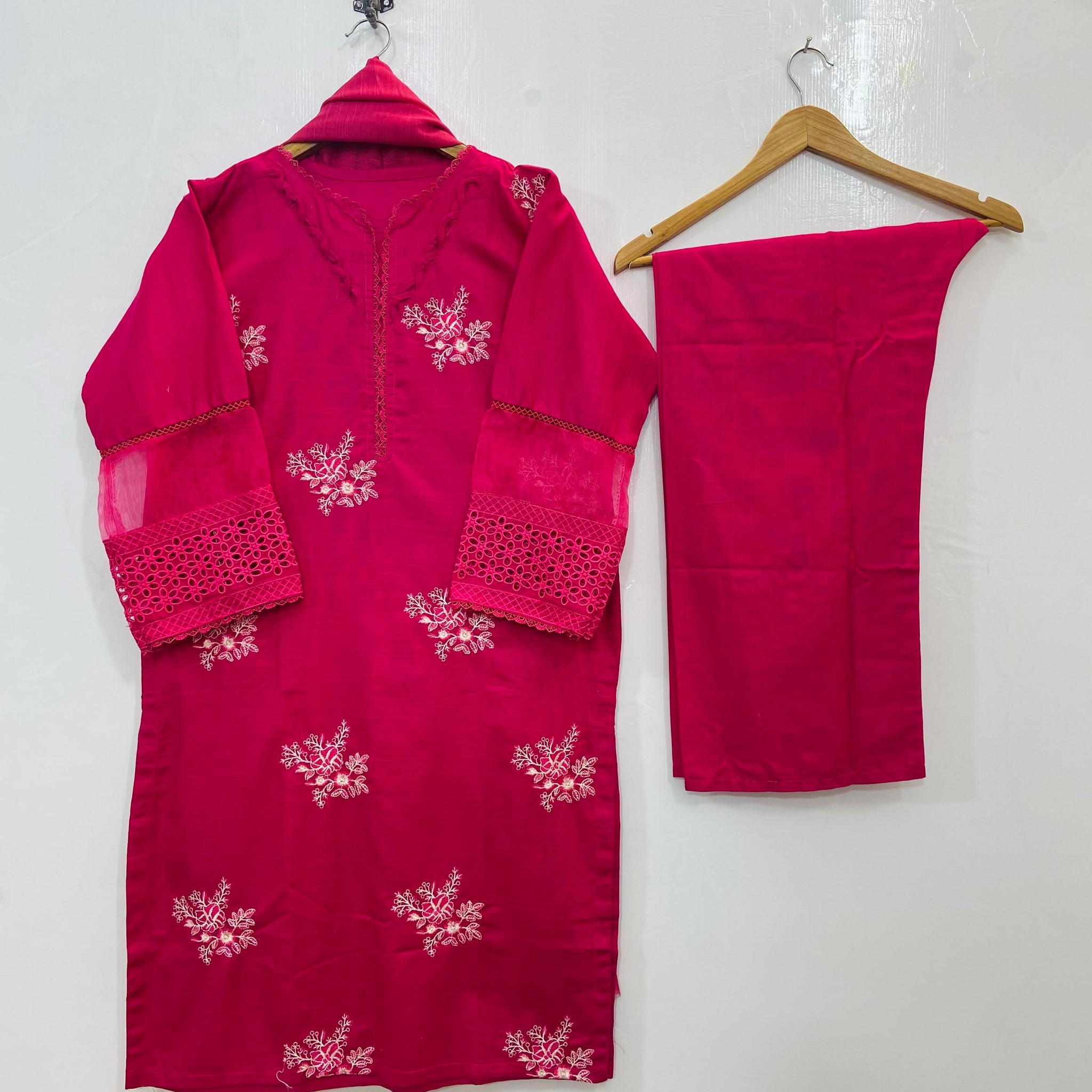 Lavish Embroidered 3PC (Khaddar) D-123