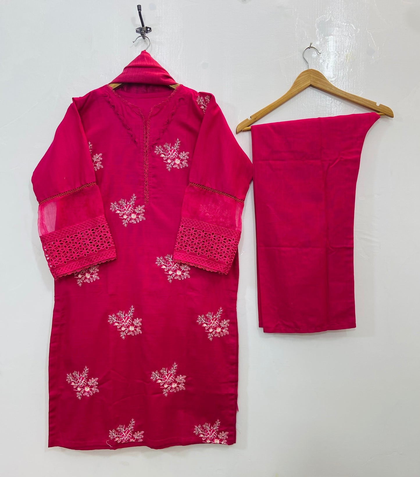 Lavish Embroidered 3PC (Khaddar) D-123