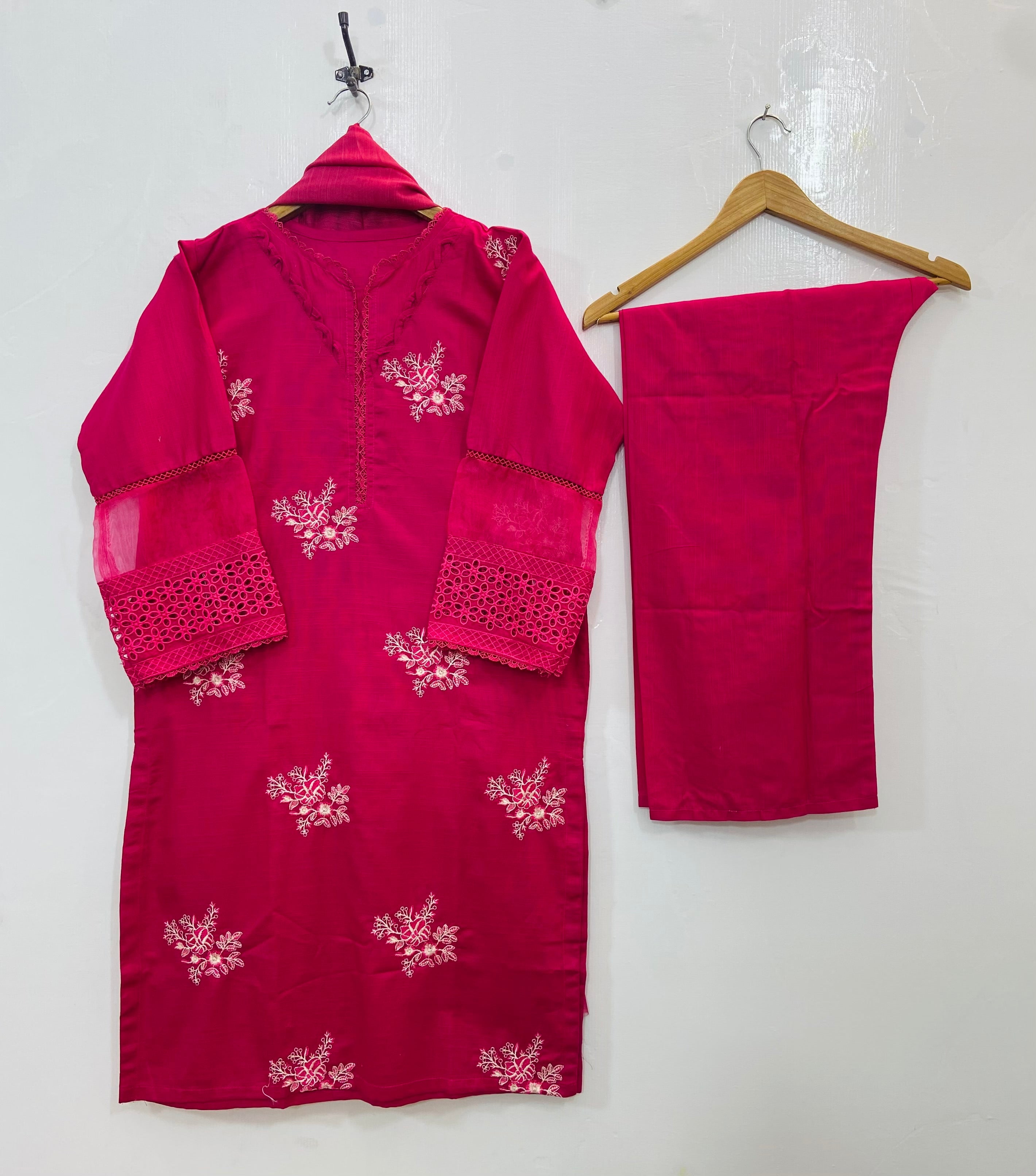 Lavish Embroidered 3PC (Khaddar) D-123