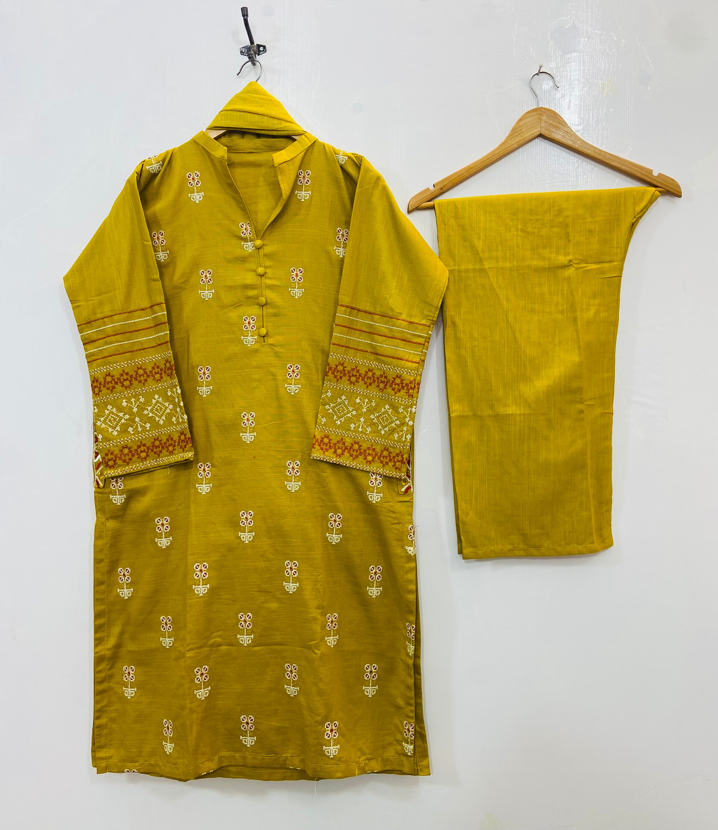 Pocket Embroidered 3PC (Best Selling) (Khaddar) D-125