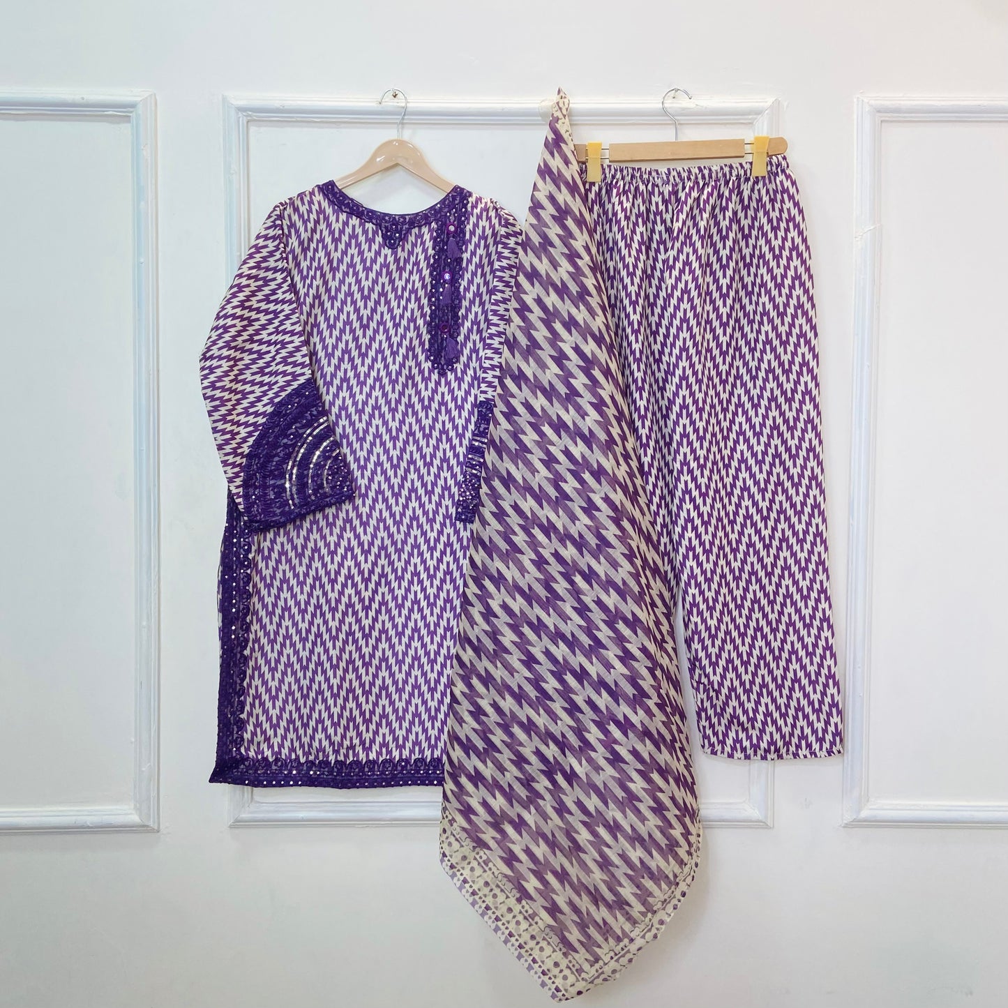 Sequins Embroidered Series: 3PC (Bana Dora Silk) D-367