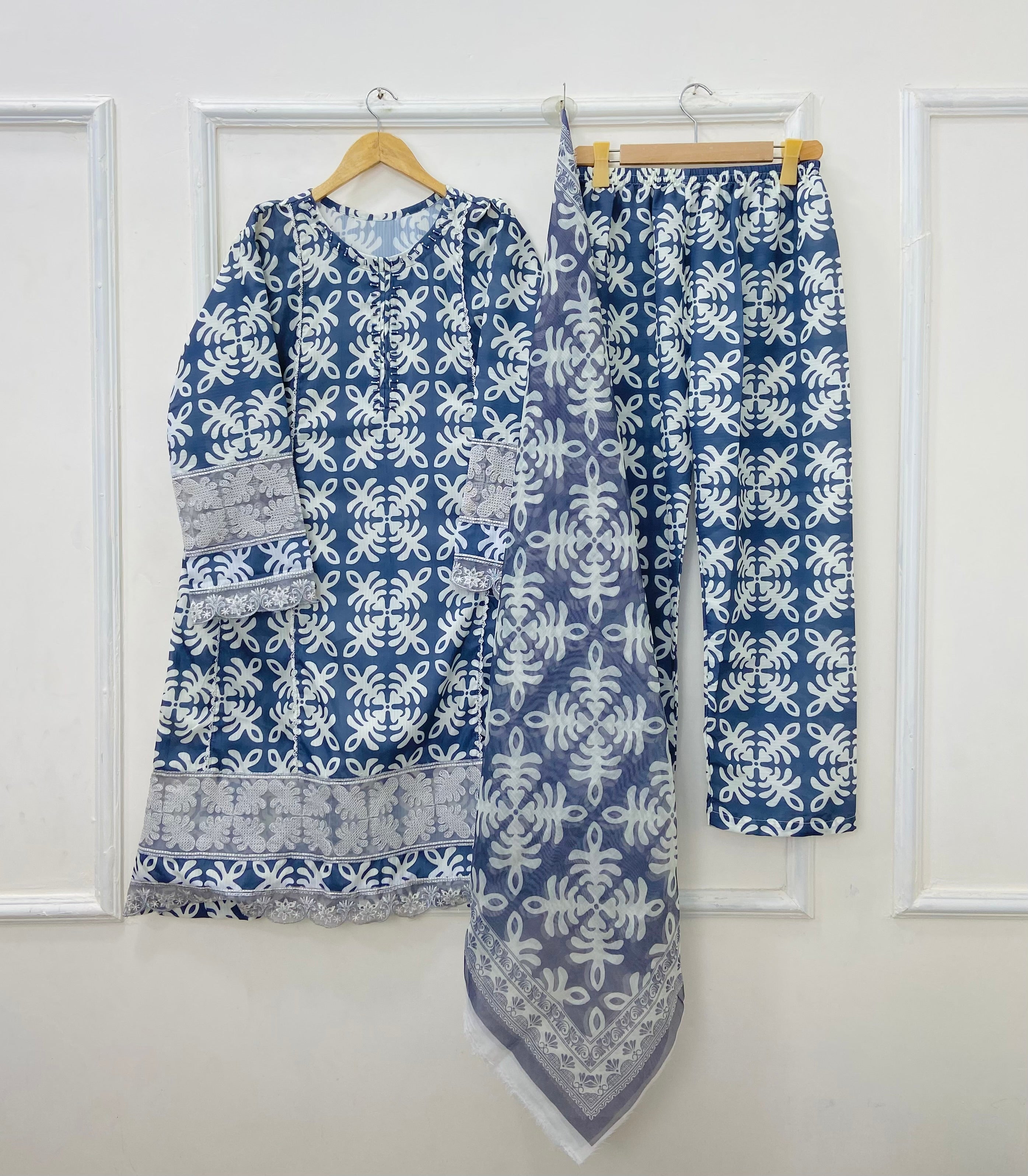 Traditional Embroidered 3PC (Bana Dora Silk) D-429