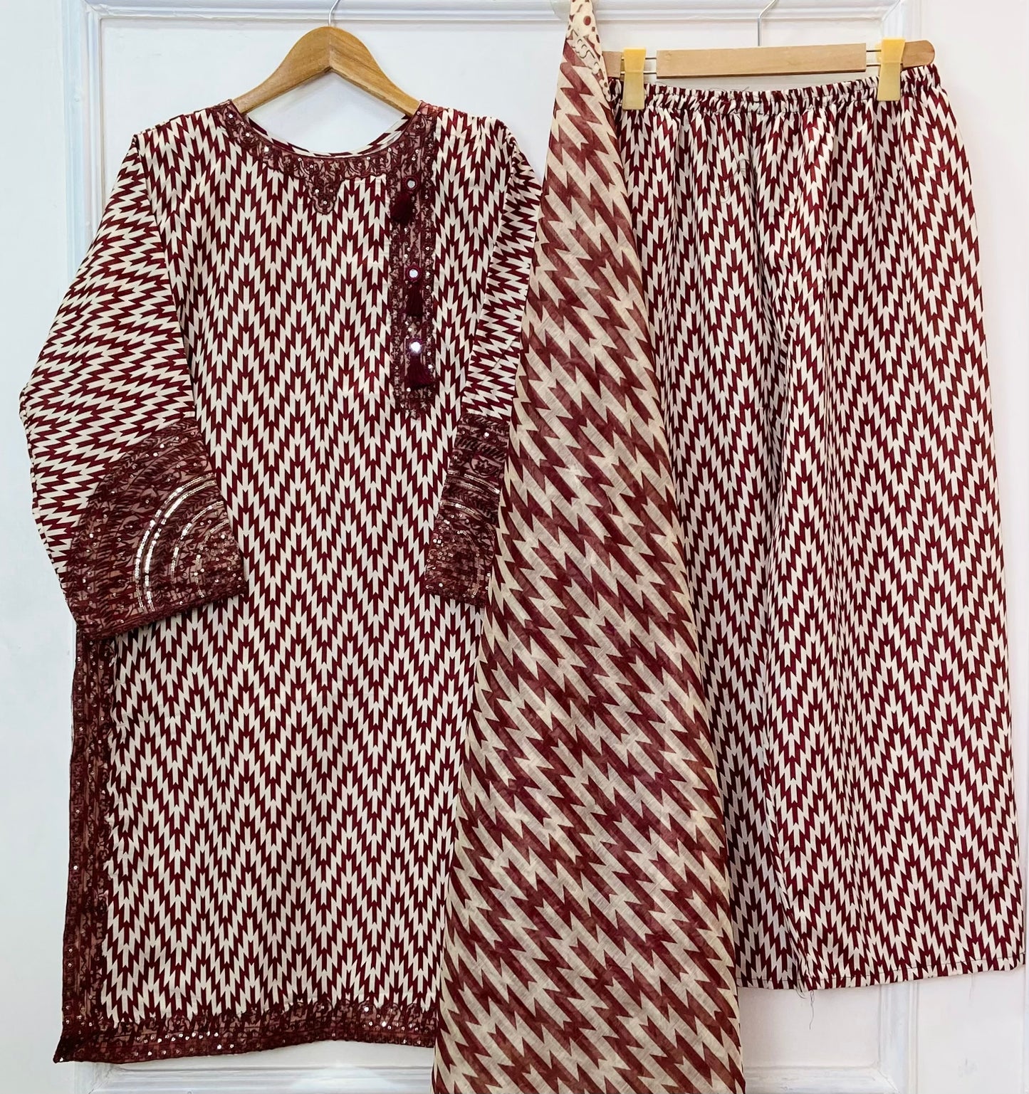 Sequins Embroidered Series: 3PC (Bana Dora Silk) D-367