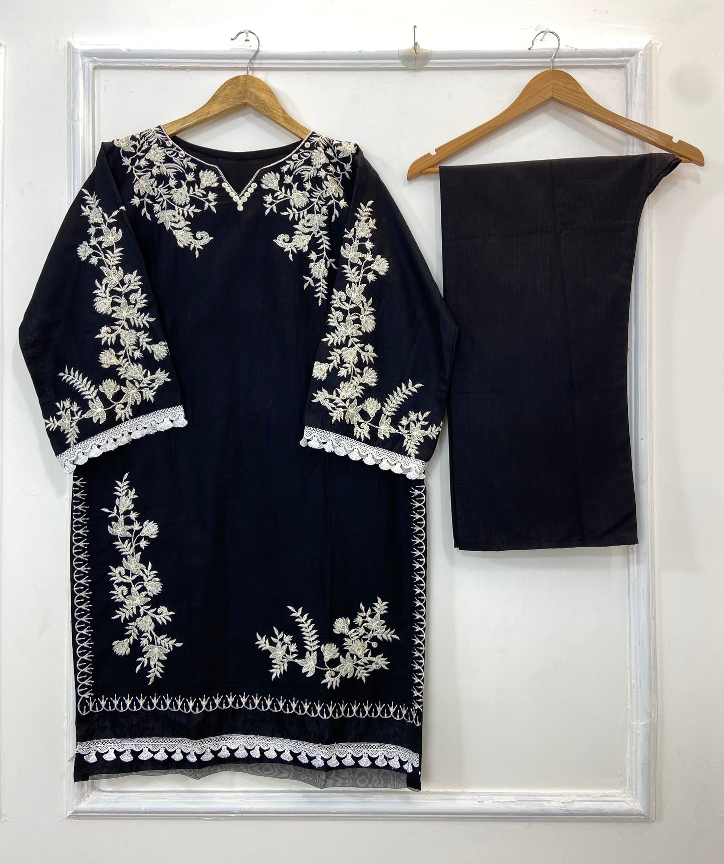 Jall Embroidered Fantasy 2PC (Khaddar) D-171