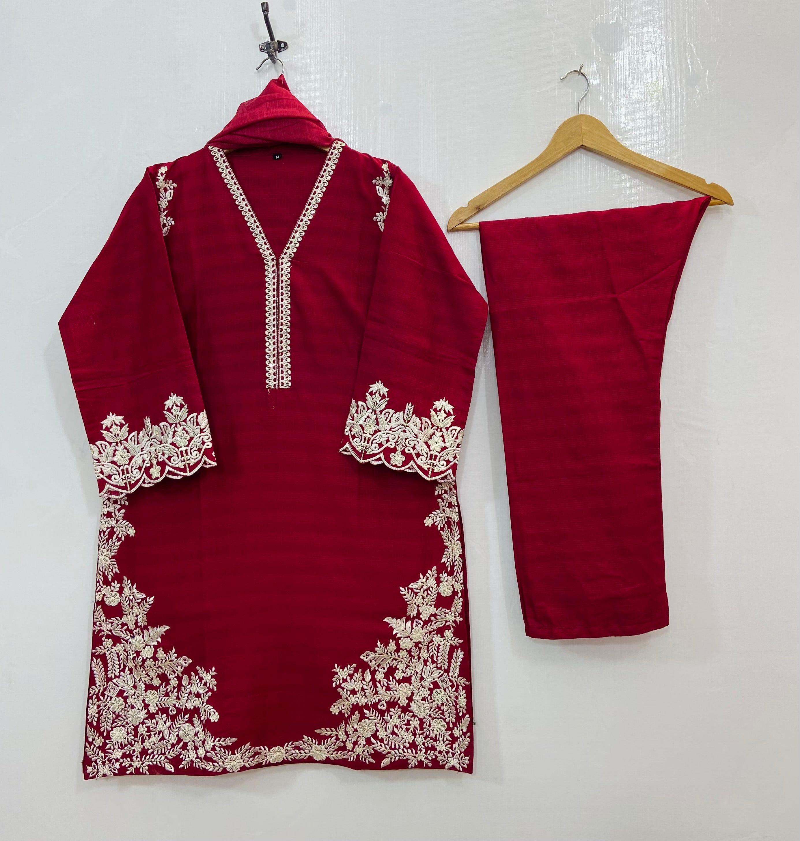 Floral Embroidered Bunch 3PC (Khaddar) D-130
