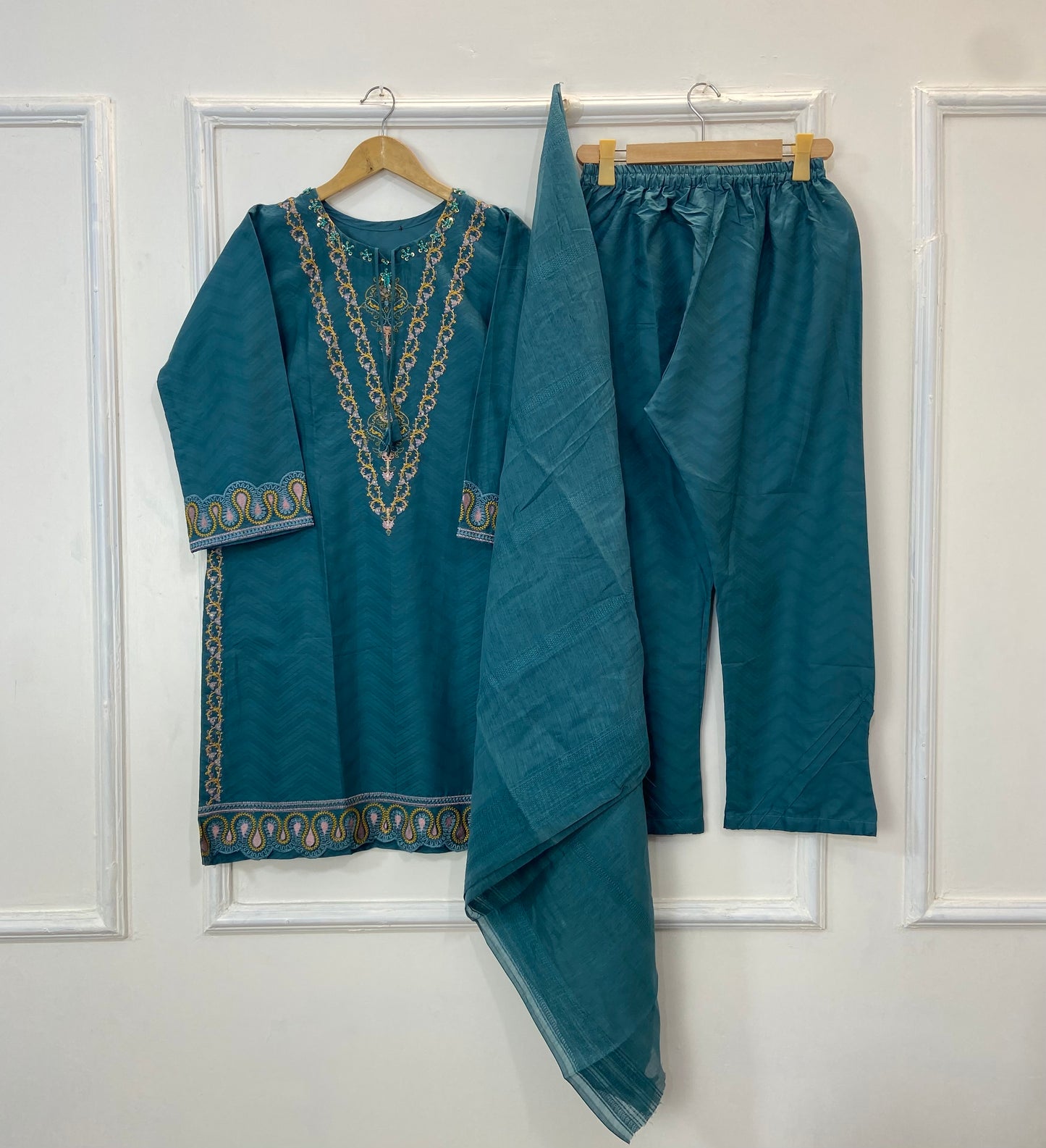Desi Dastkaar 3PC (Winter Cotton) D-178