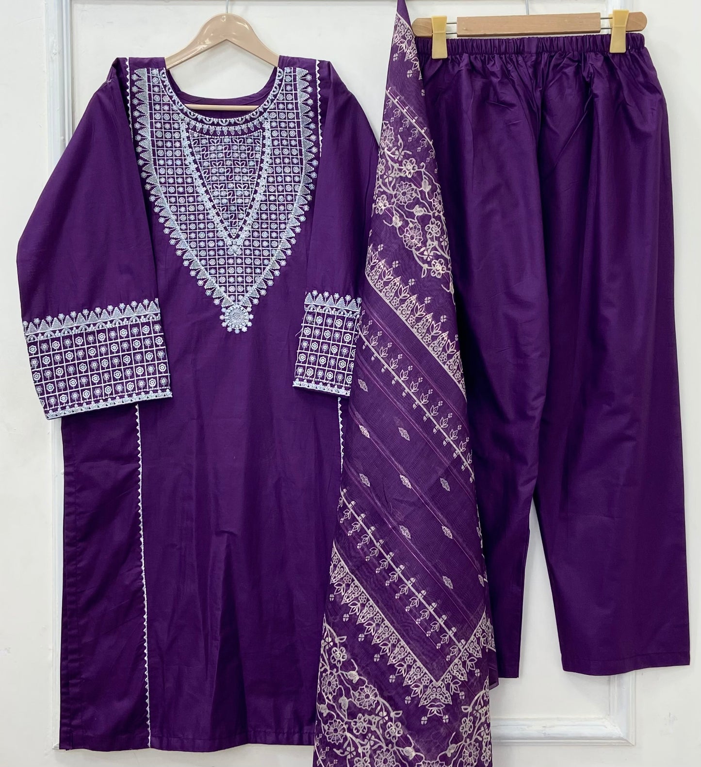 Taj Embroidered 3PC (Premium Cotton) D-458