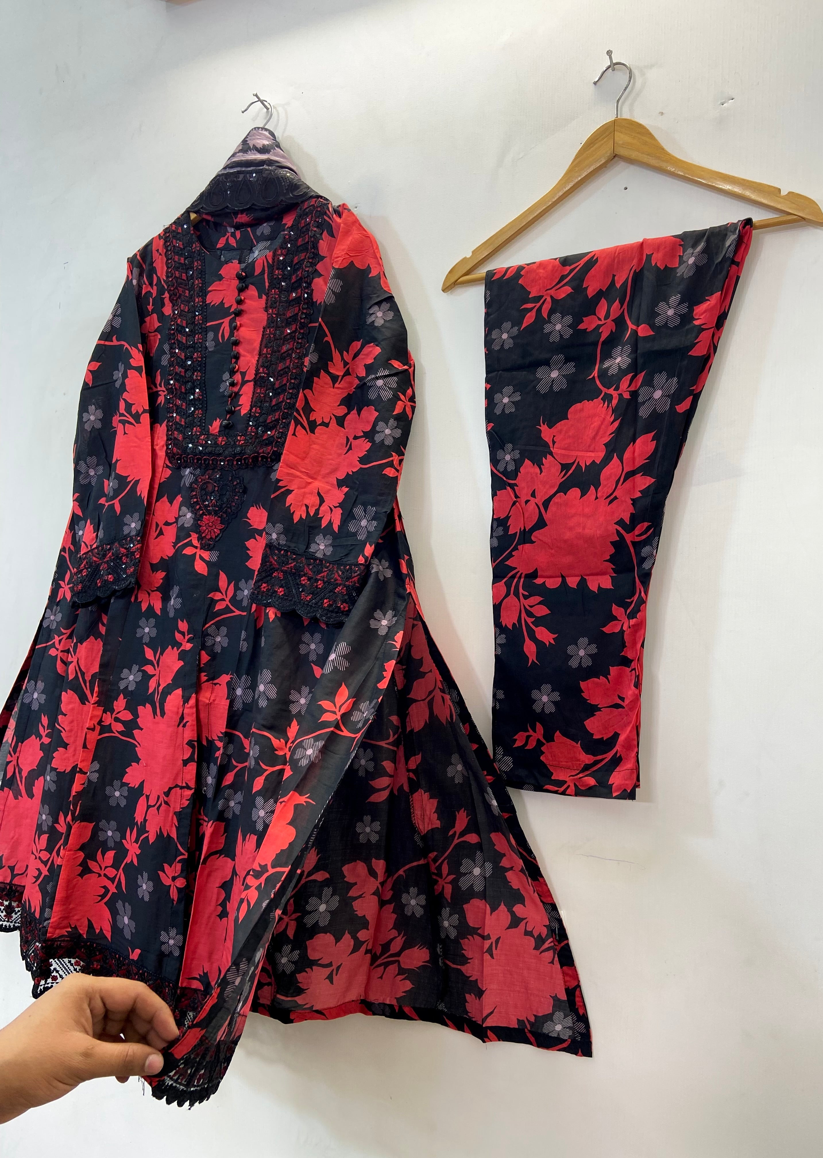 Luxe Sequins Red 3PC (Lawn) 22
