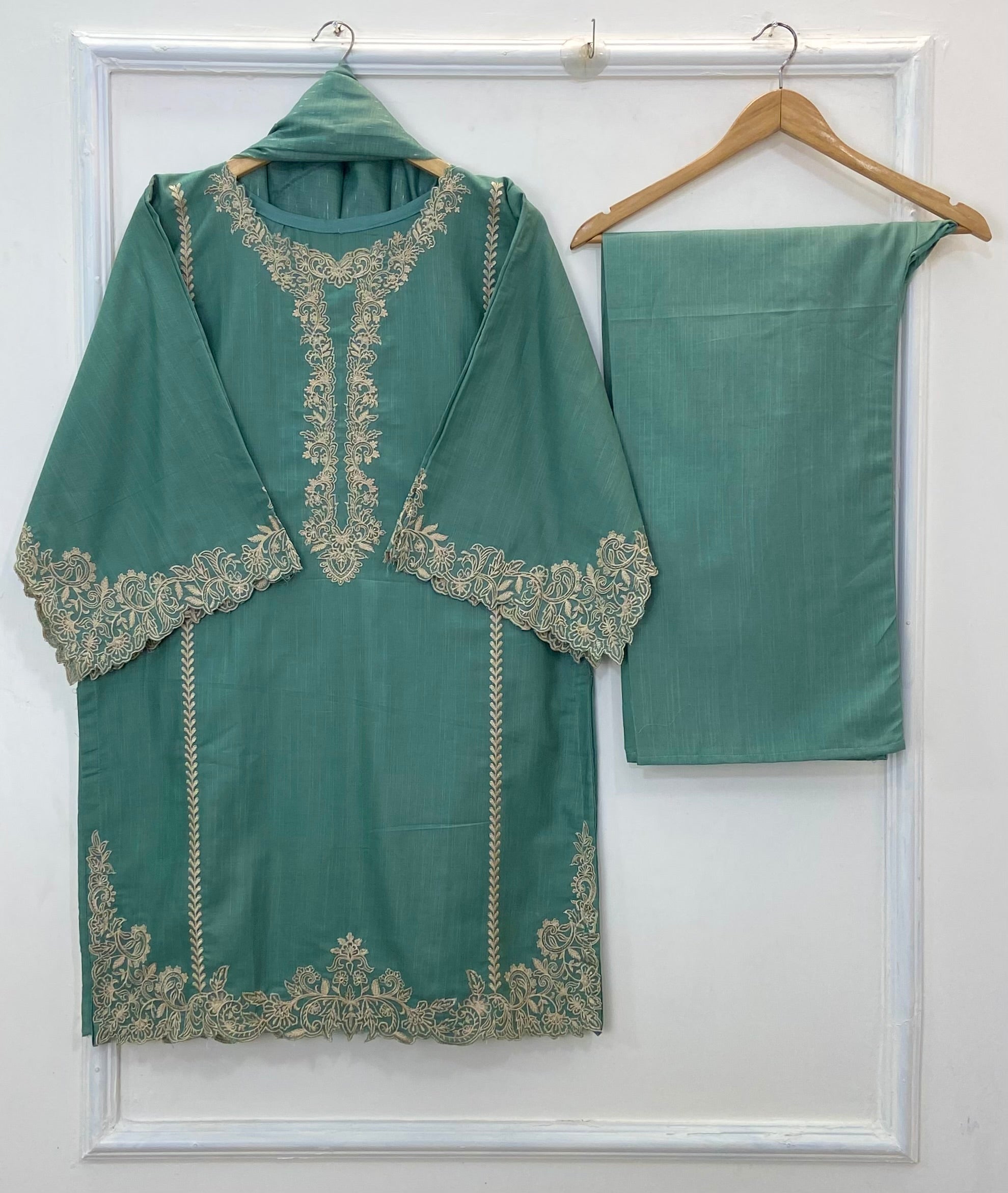 Front Back Cutwork Glam 3PC (Best Seller) (Khaddar) D-210