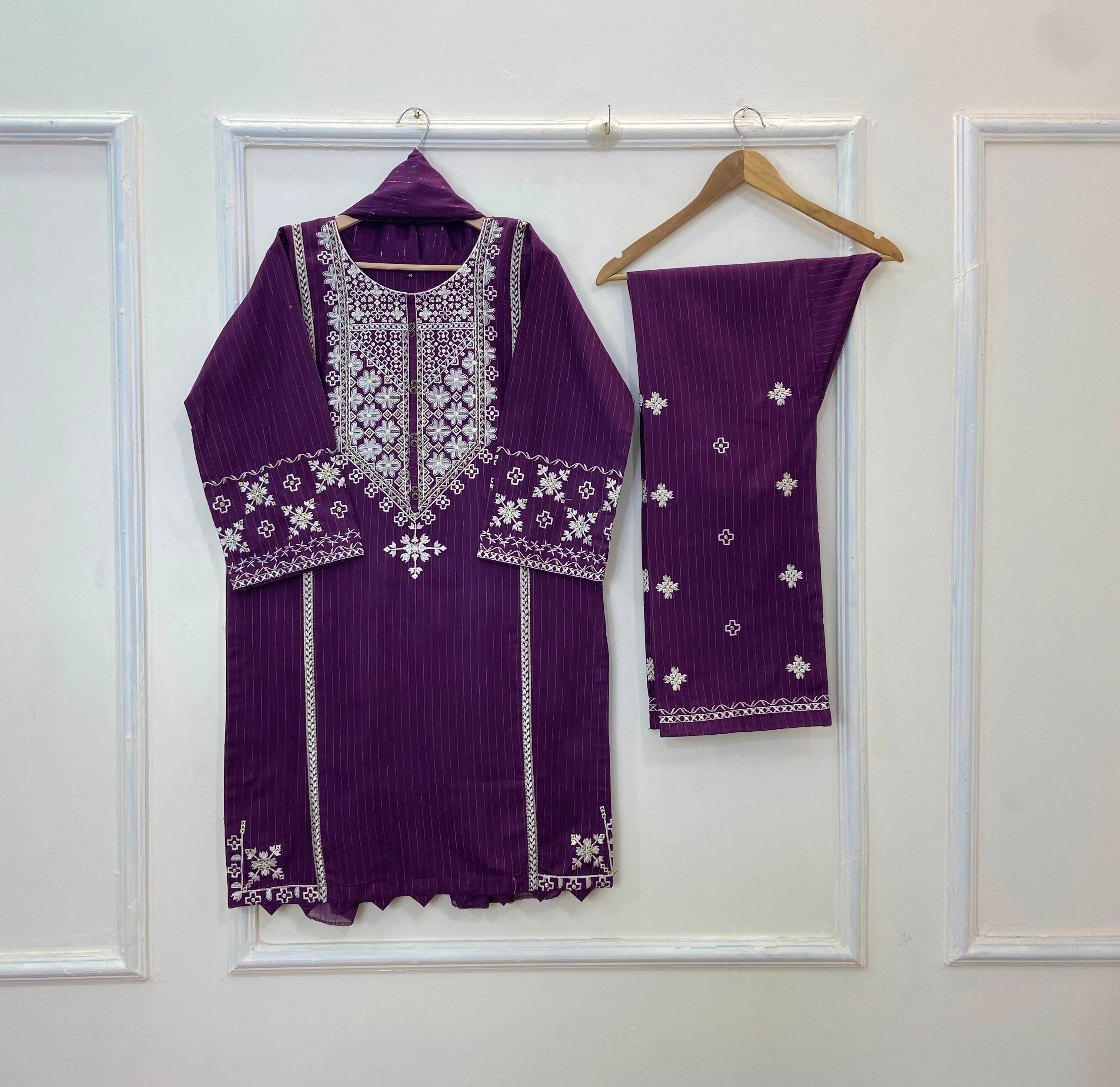 WarmAura Embroidered Winter Edit: 3PC (Khaddar) D-249