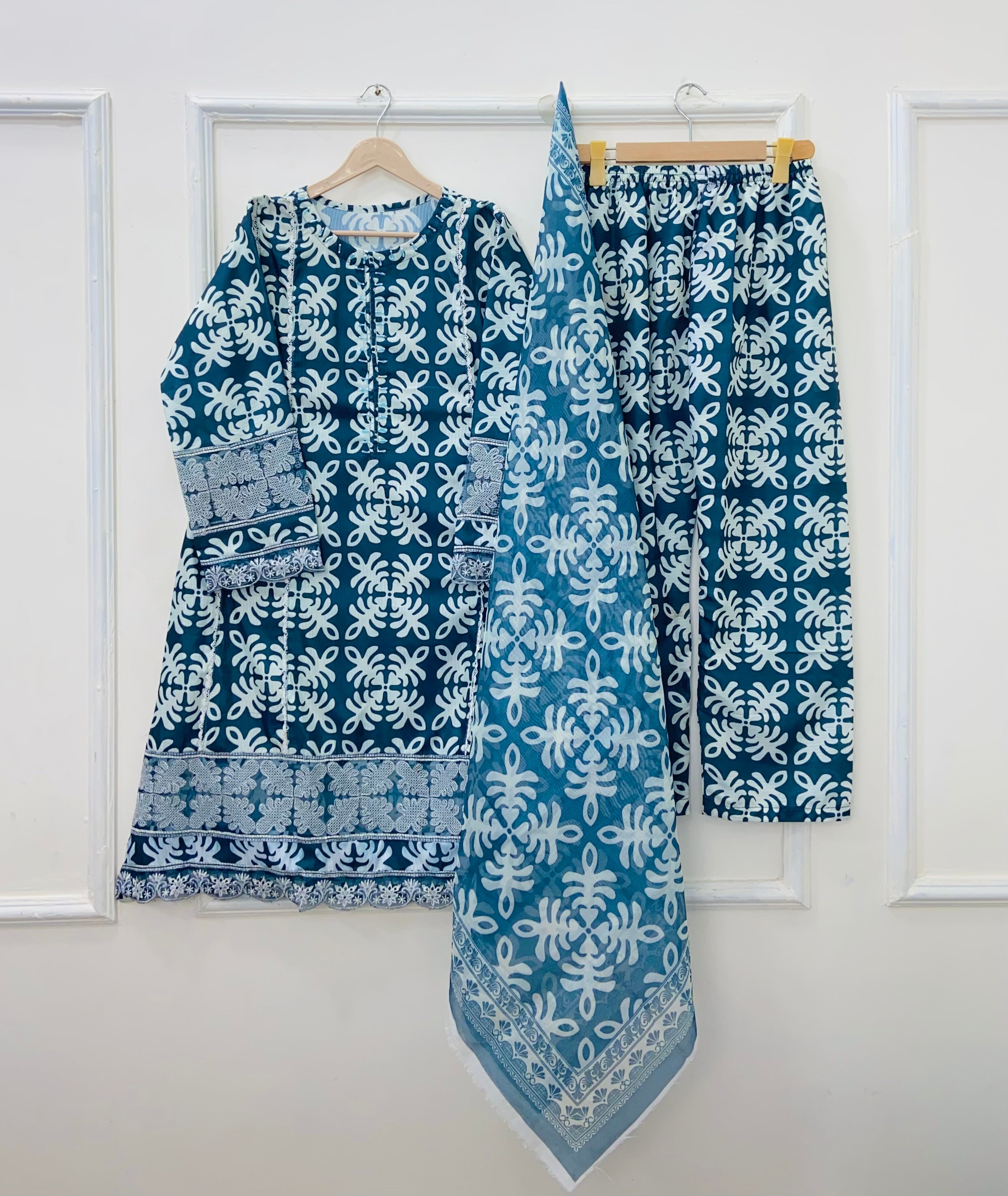 Traditional Embroidered 3PC (Bana Dora Silk) D-429