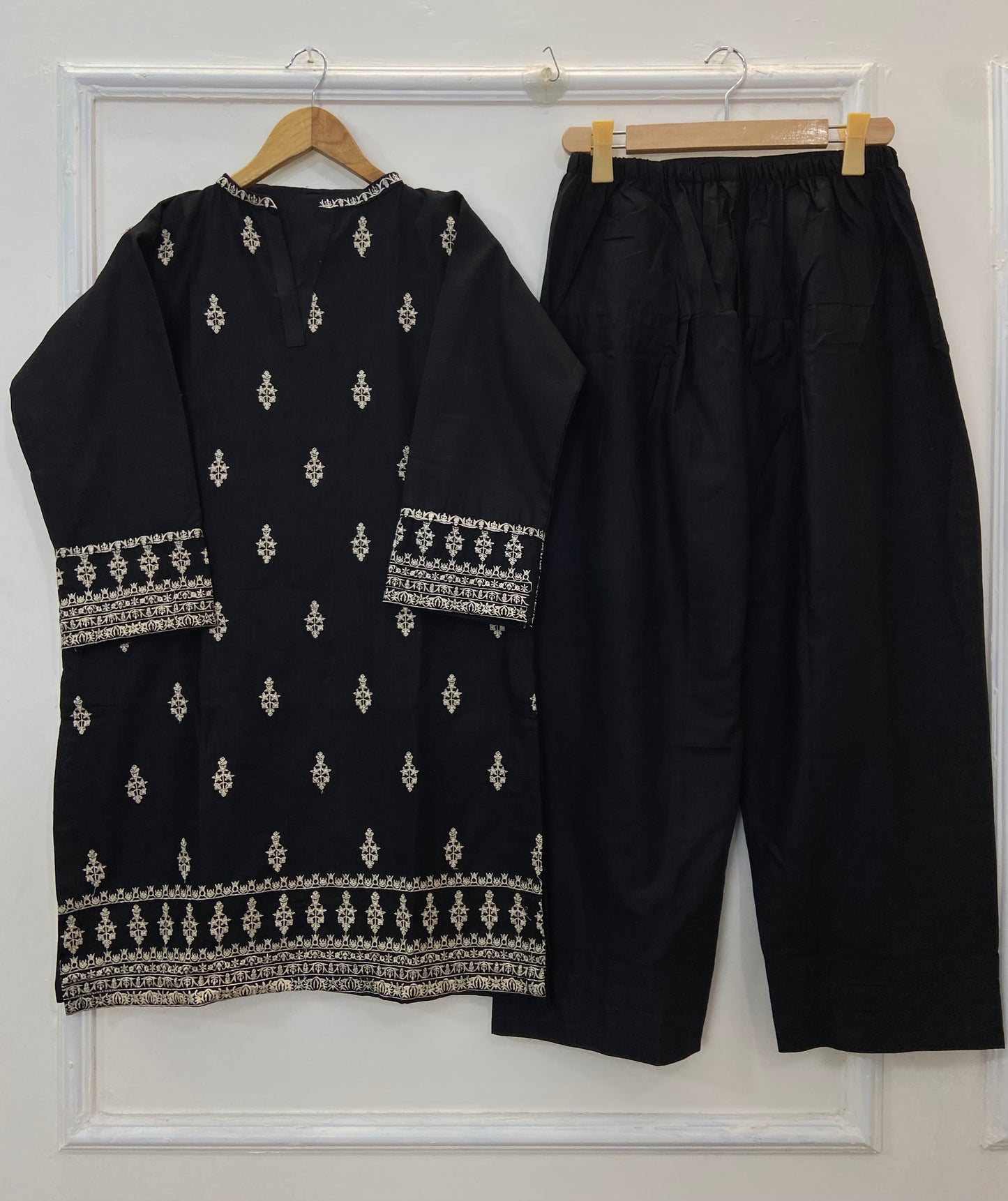 Farshi Shalwar Splendor 2PC (Khaddar)  D-180