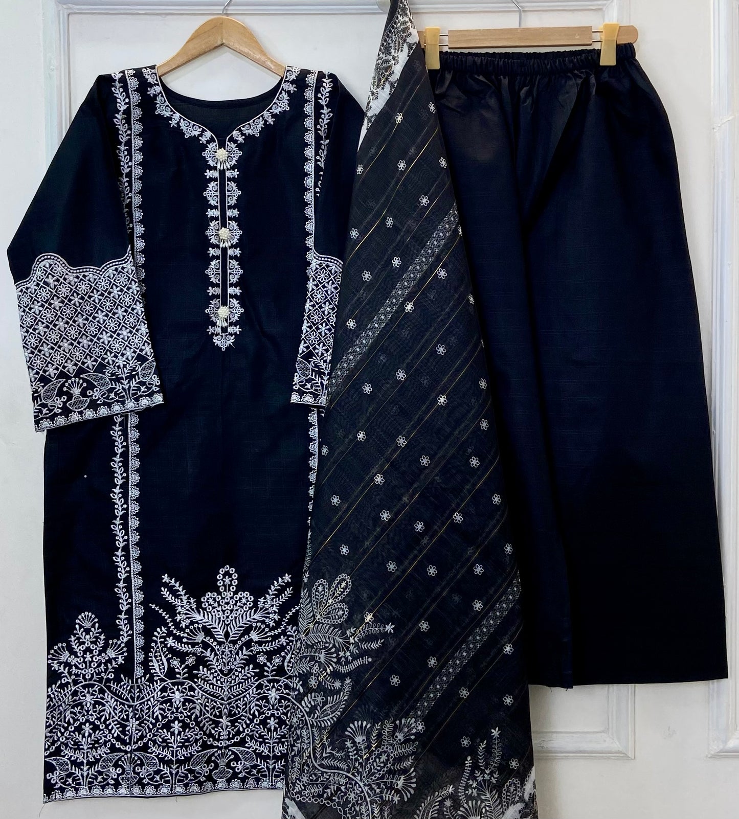 Long-Length Rich Embroidered Beauty 3PC (Premium Cotton) D-335