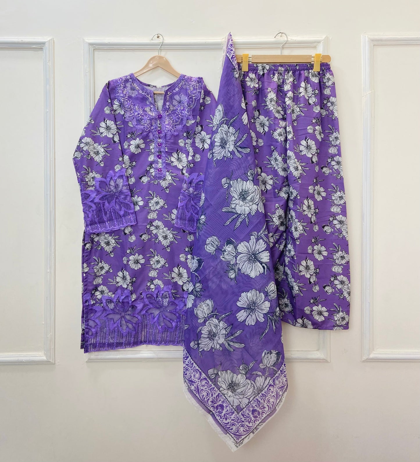 Floral Aura Embroidered 3PC (Bana Dora Silk) D-389