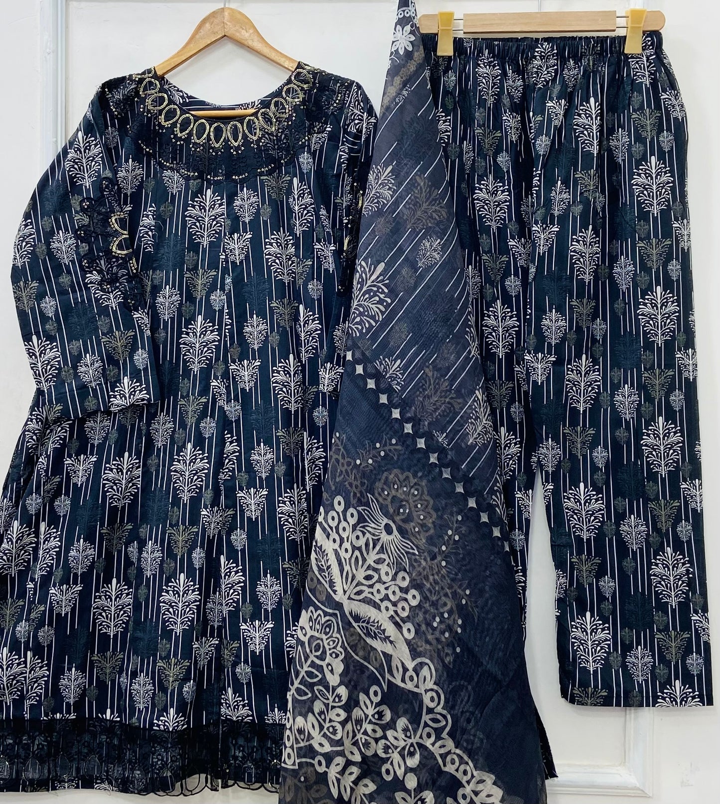 Lawn Series: Frock 3PC (Lawn) D-526