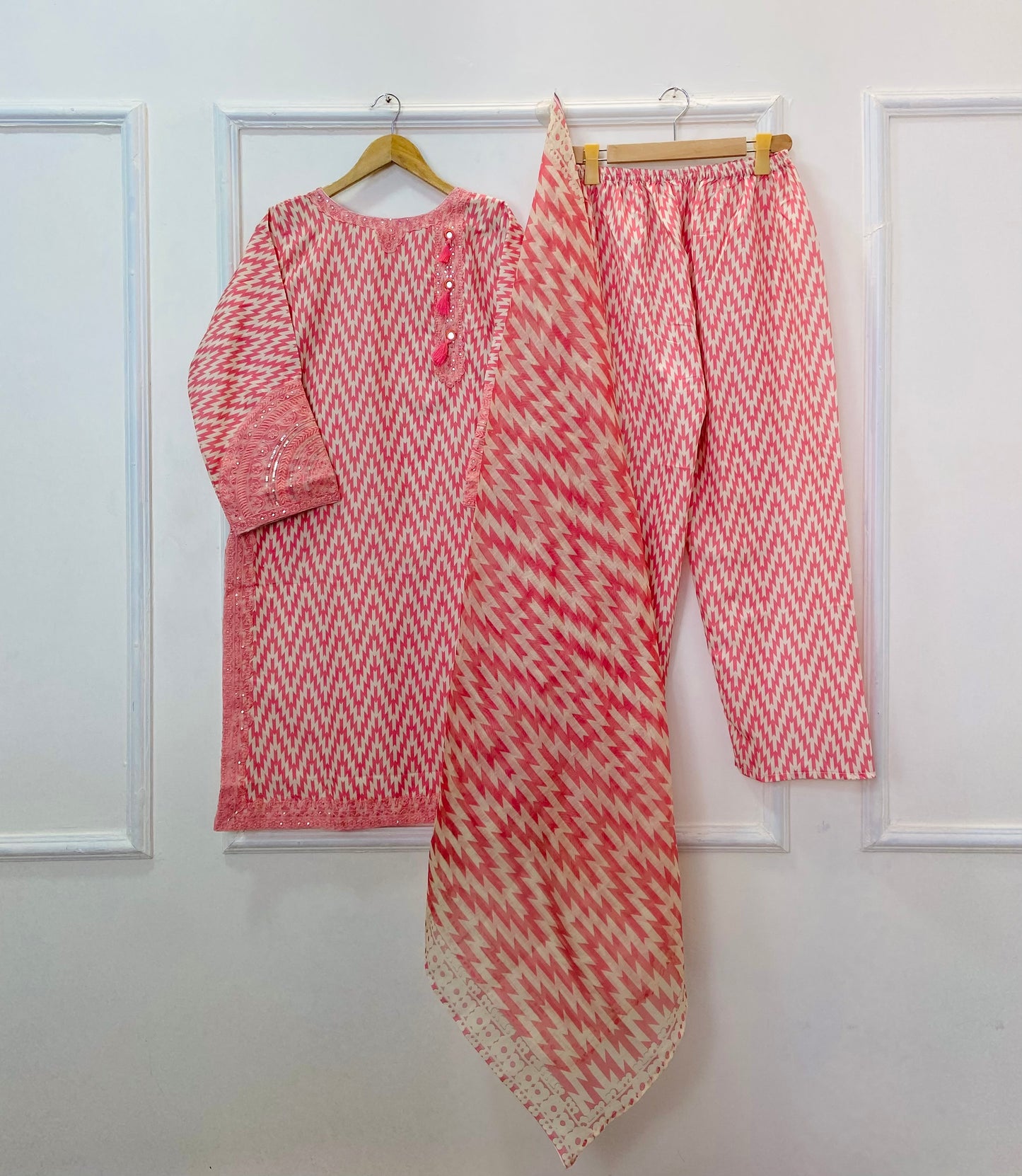 Sequins Embroidered Series: 3PC (Bana Dora Silk) D-367