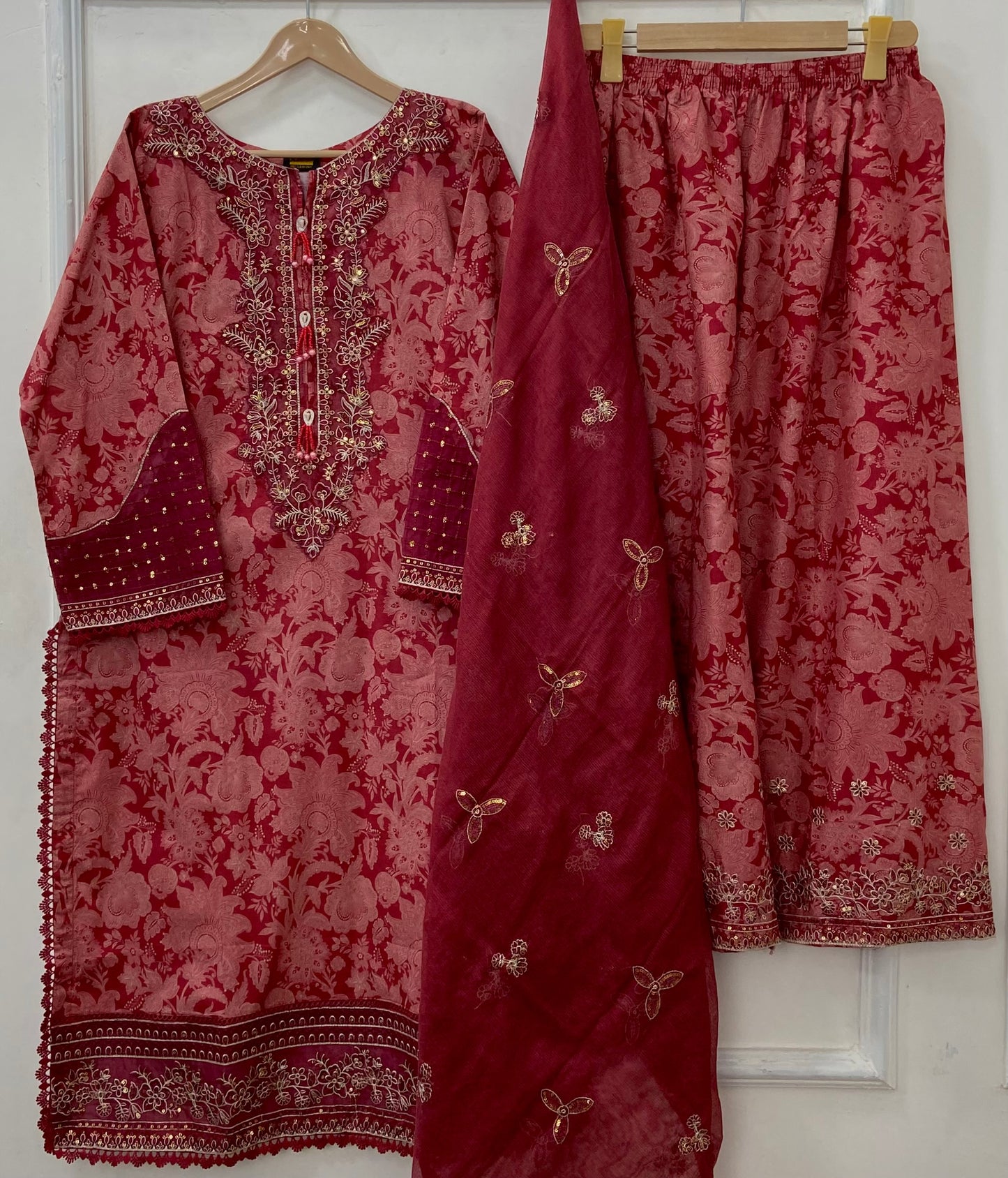 Pinky Embroidered 3PC (Premium Lawn) D-476