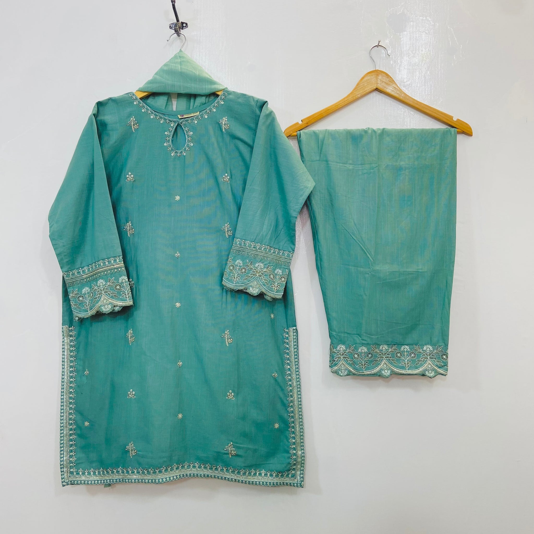 Embellished Beauty 3PC (Khaddar) D-127