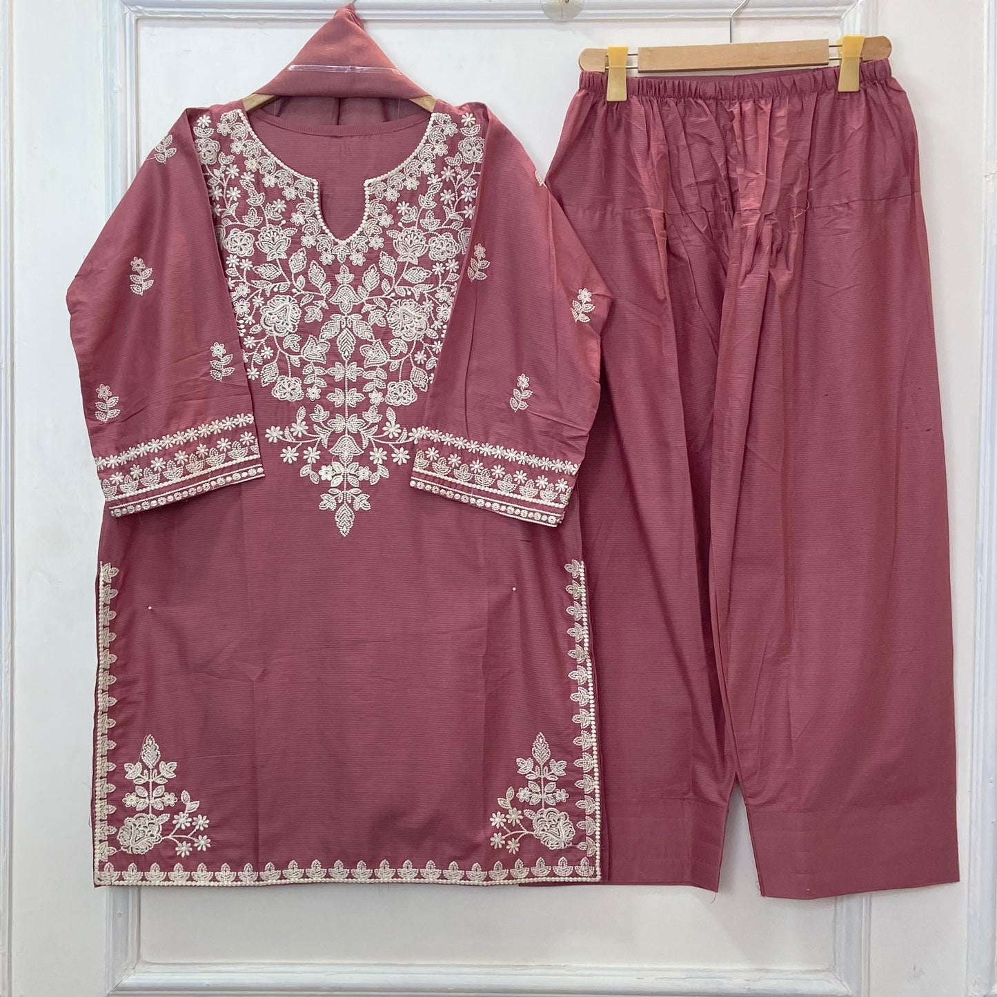 Floral Bunch Embroidered 3PC (Premium Cotton) D-371