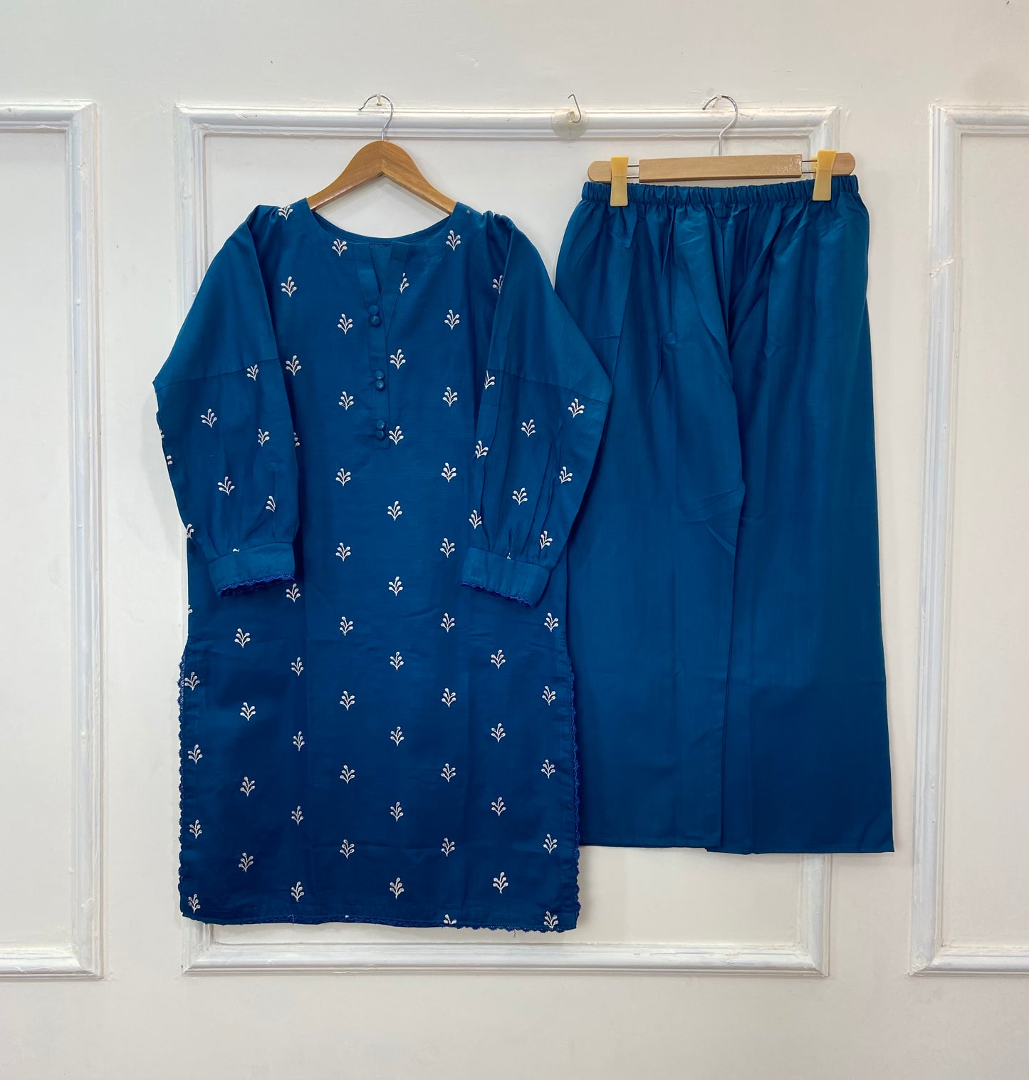 Regular Embroidered Chic 2PC (Khaddar) D-223