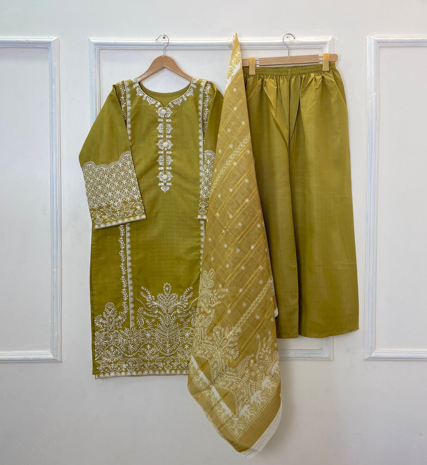 Long-Length Rich Embroidered Beauty 3PC (Premium Cotton) D-335