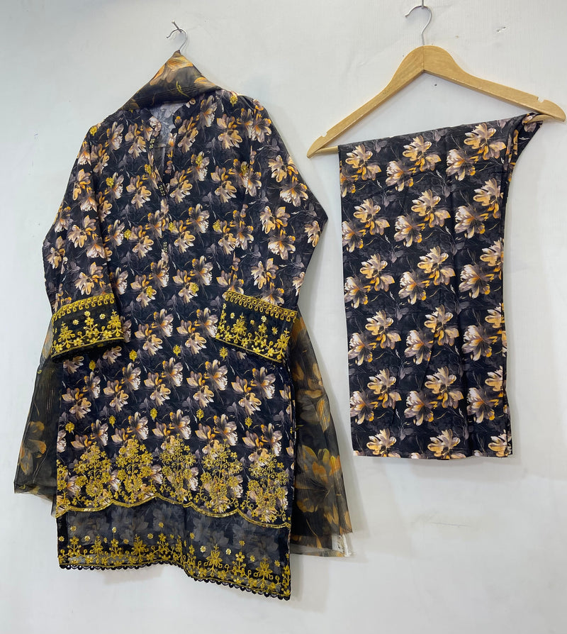 Chicken Kari Embroidered 3PC (Lawn) D-32