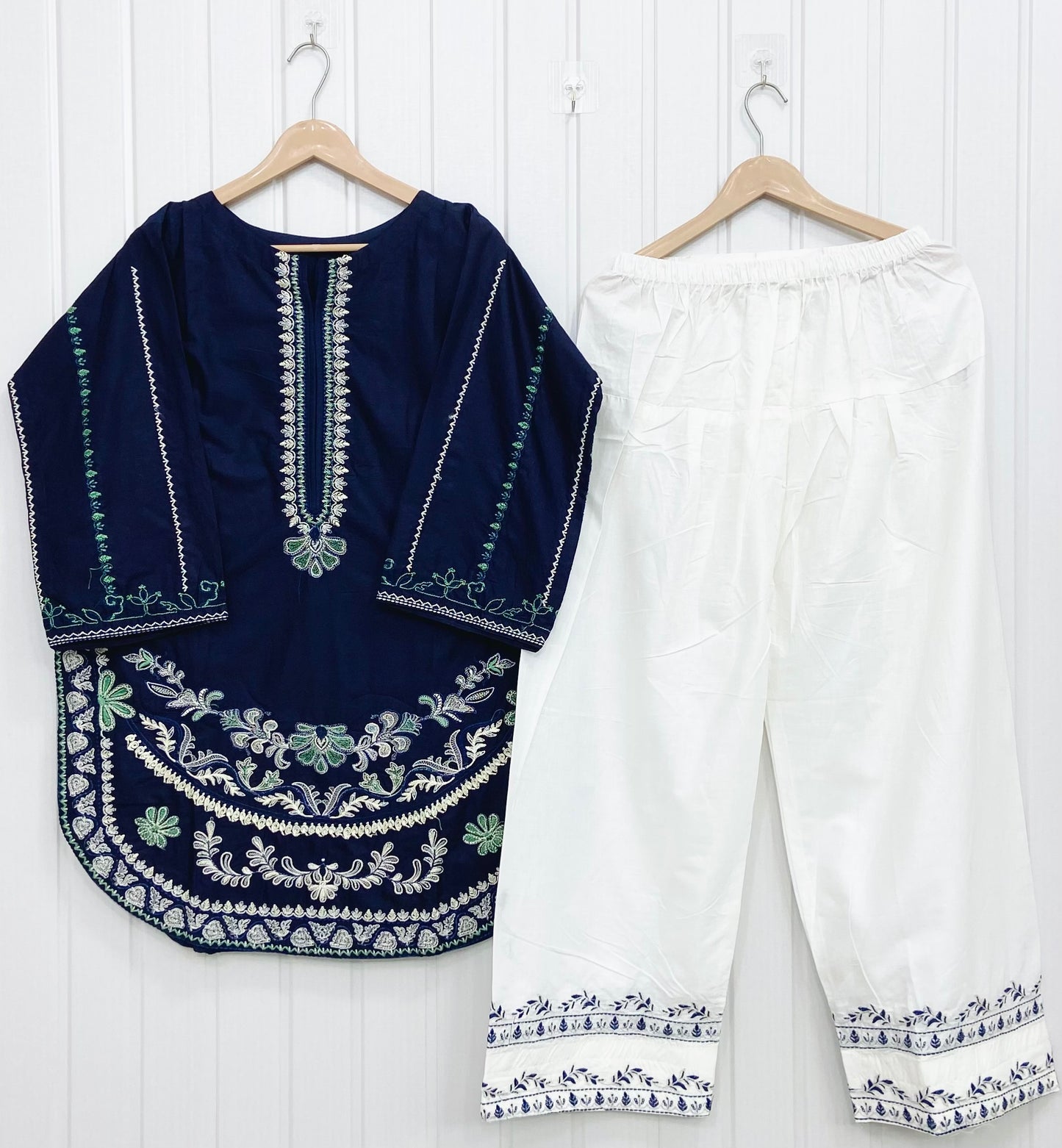Article no: D-715 Premium Cotton Lawn 2| piece