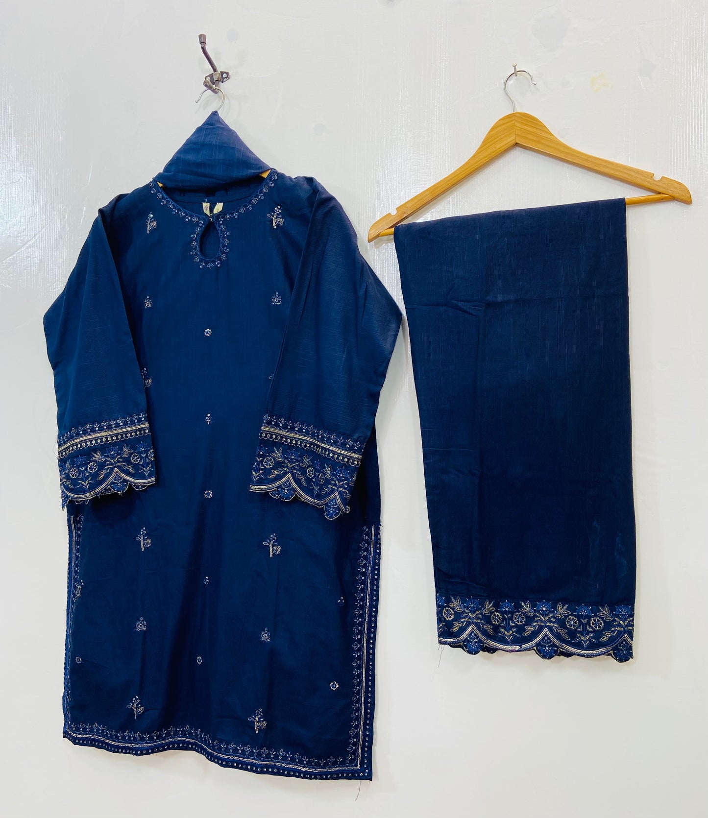 Embellished Beauty 3PC (Khaddar) D-127