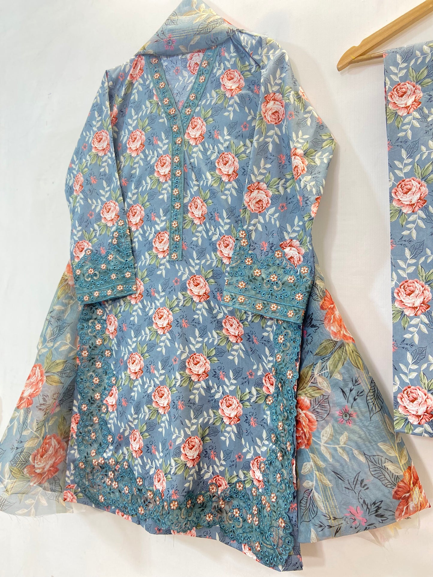 Chicken Kari Embroidered 3PC (Lawn) 15