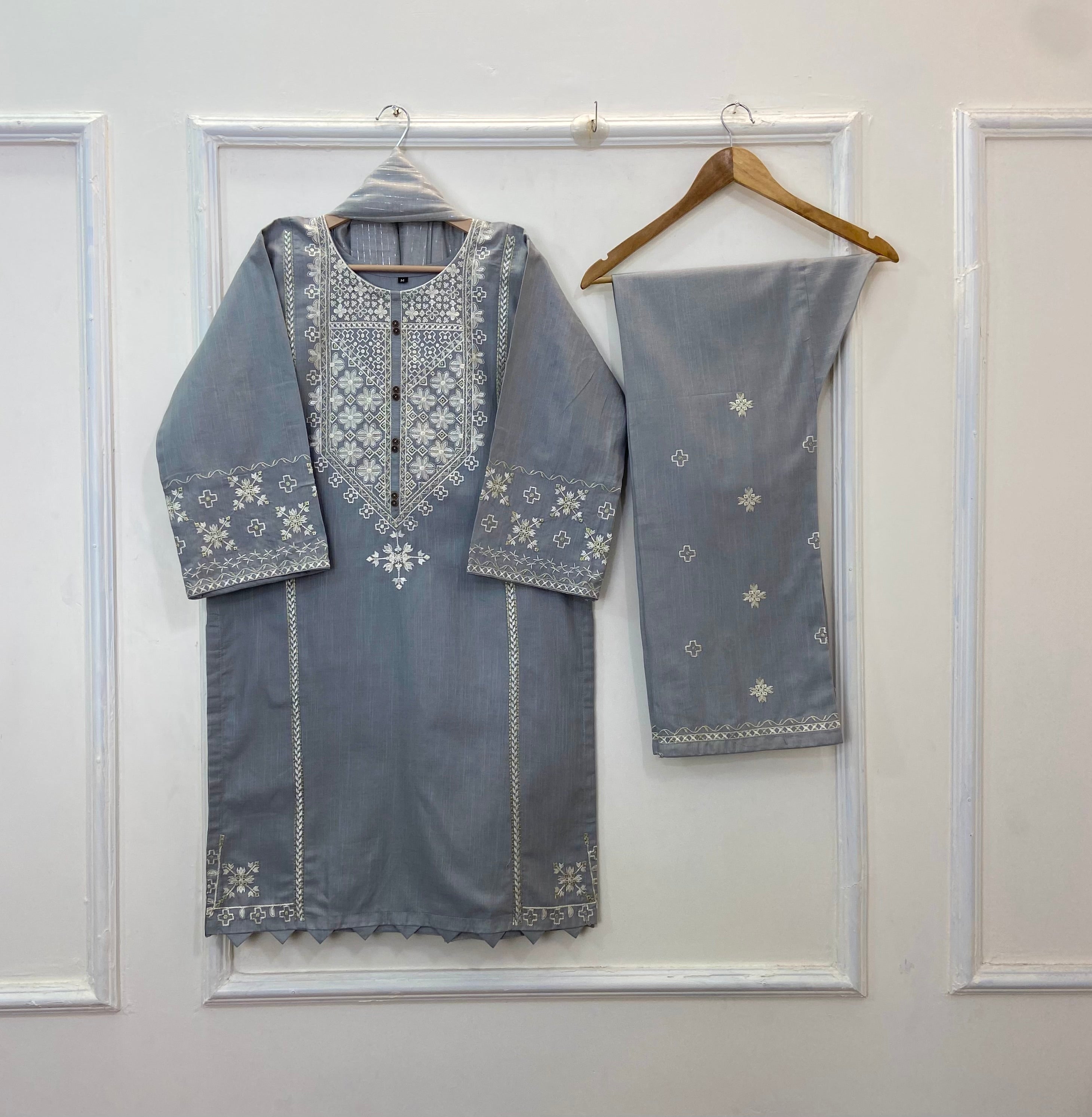 WarmAura Embroidered Winter Edit: 3PC (Khaddar) D-249