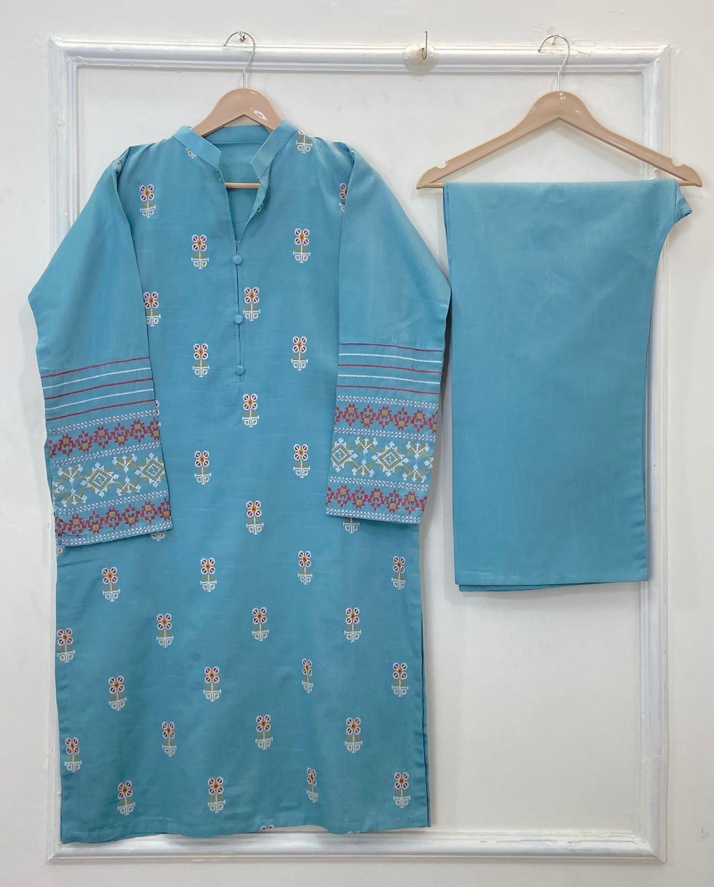 Embroidered Pocket Perfect 2PC (Khaddar) (Best Seller) 
D-318