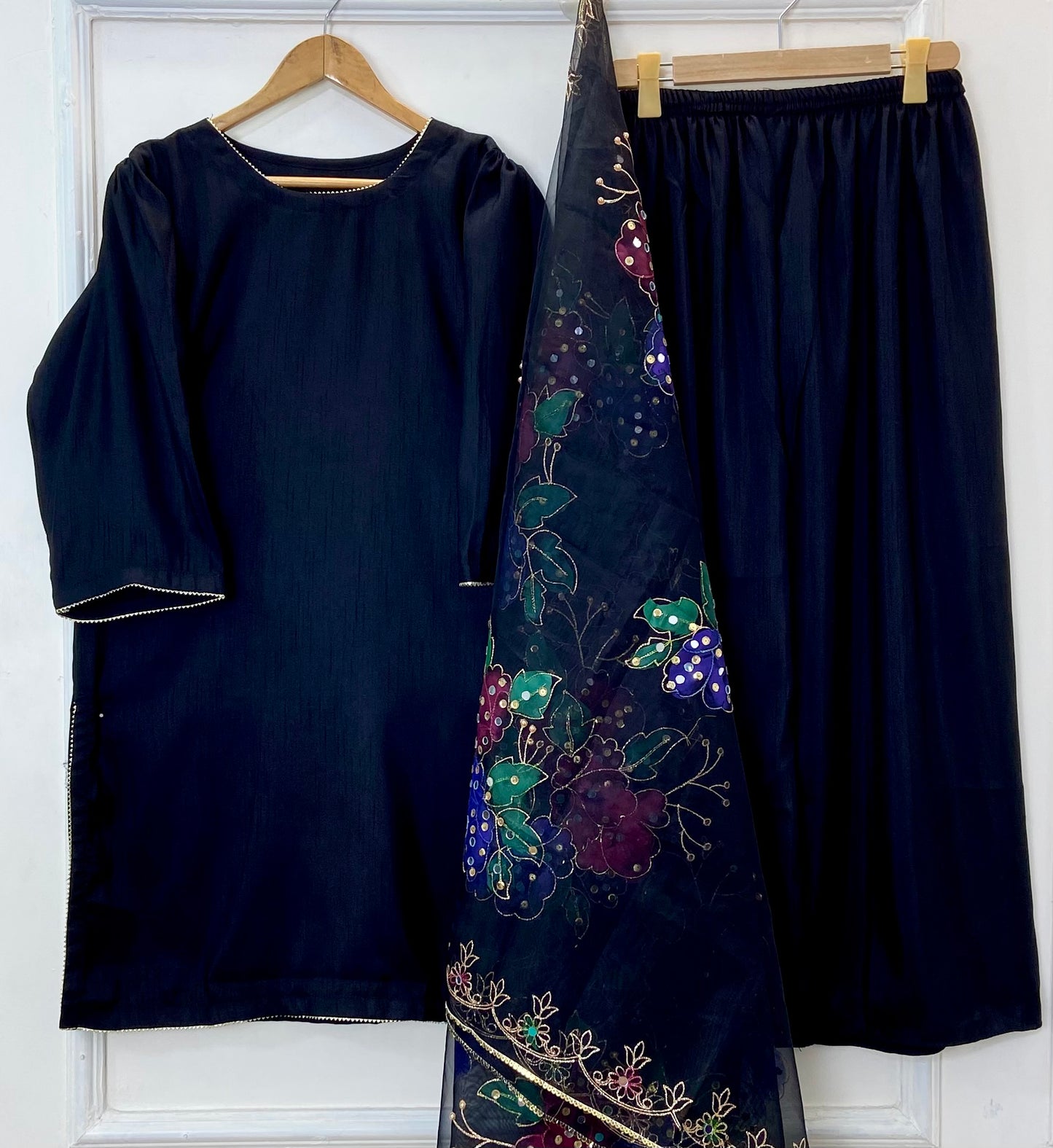 Hand-Painted Diva Beauty 3PC (Raw Silk) D-354