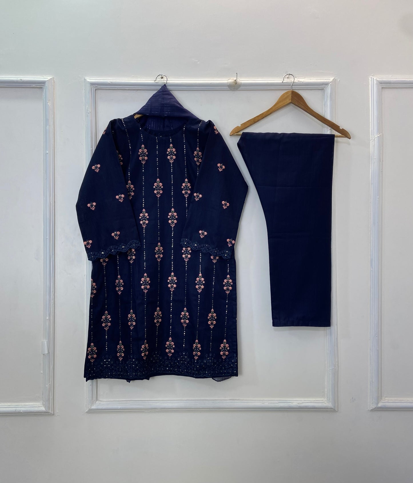Chicken Kari Embroidered Chic 3PC (Khaddar) D-273