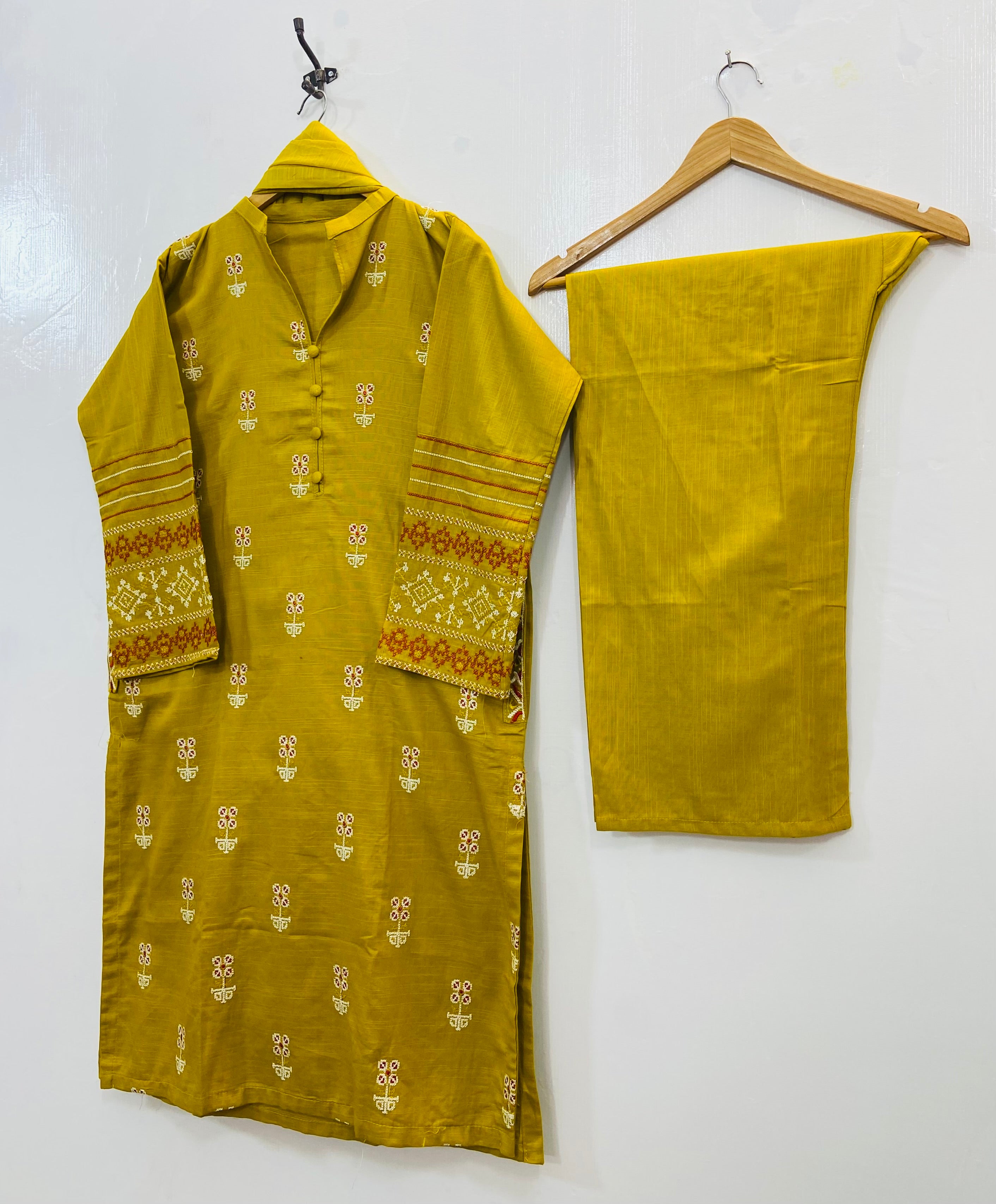 Pocket Embroidered 3PC (Best Selling) (Khaddar) D-125