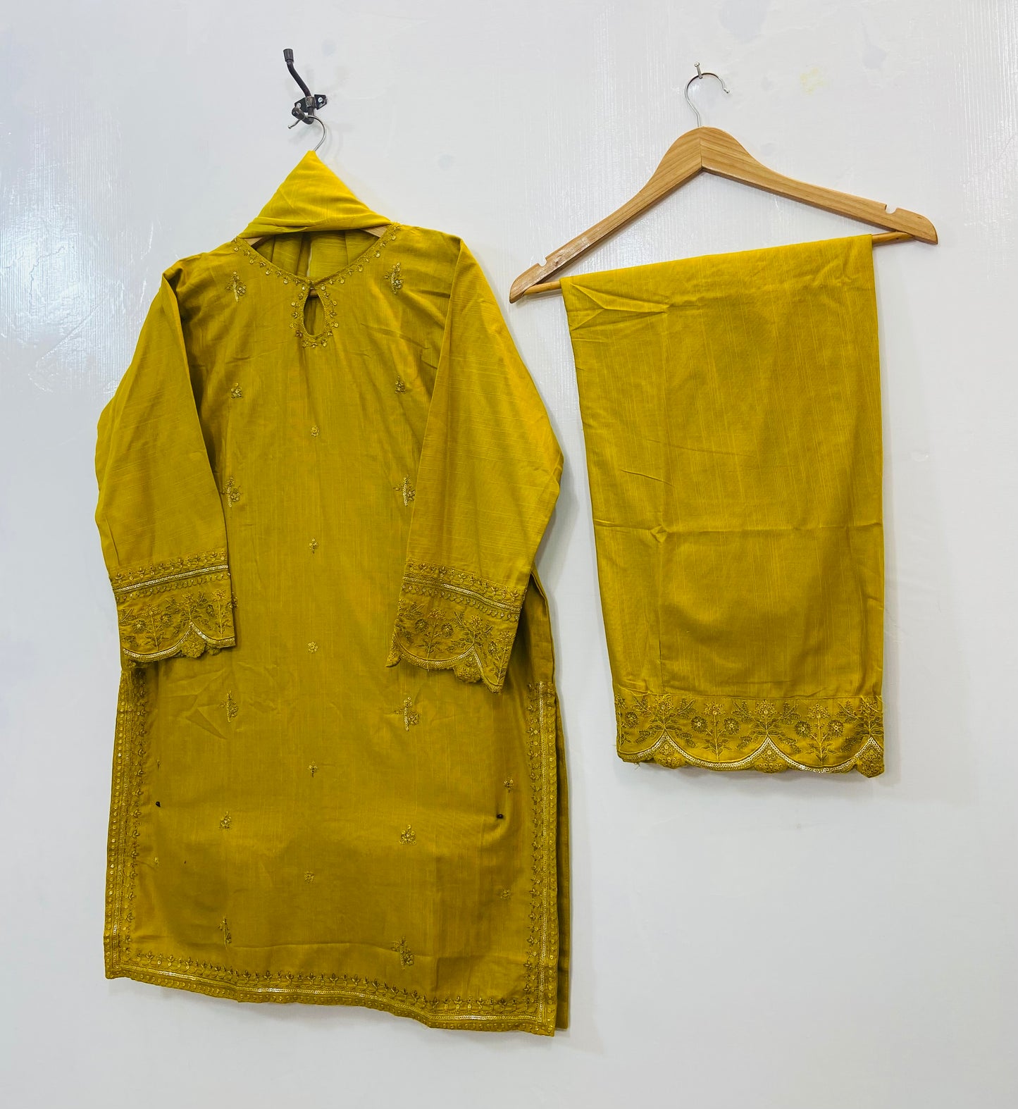 Embellished Beauty 3PC (Khaddar) D-127