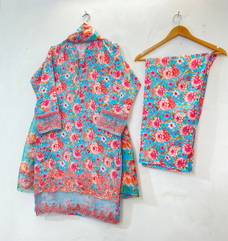 Chicken Kari Embroidered 3PC (Lawn) D-32