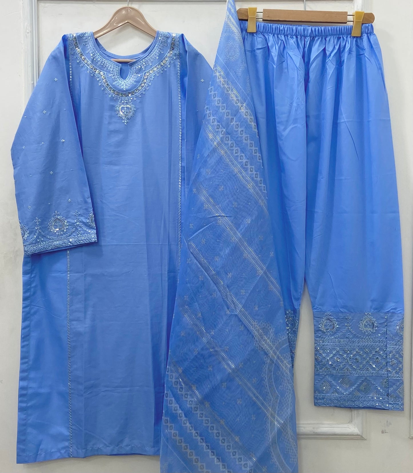 Guluna Formals | 3PC Lawn Cotton D-572